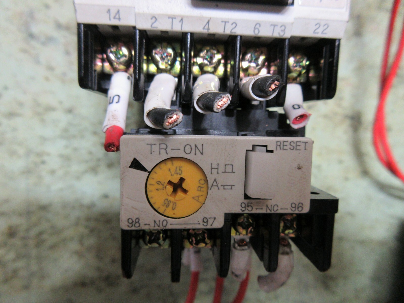 FUJI ELECTRIC CONTACTOR SC-05 [13] 20A 4NC0G0 SC-05 TR-ON 0N RELAY