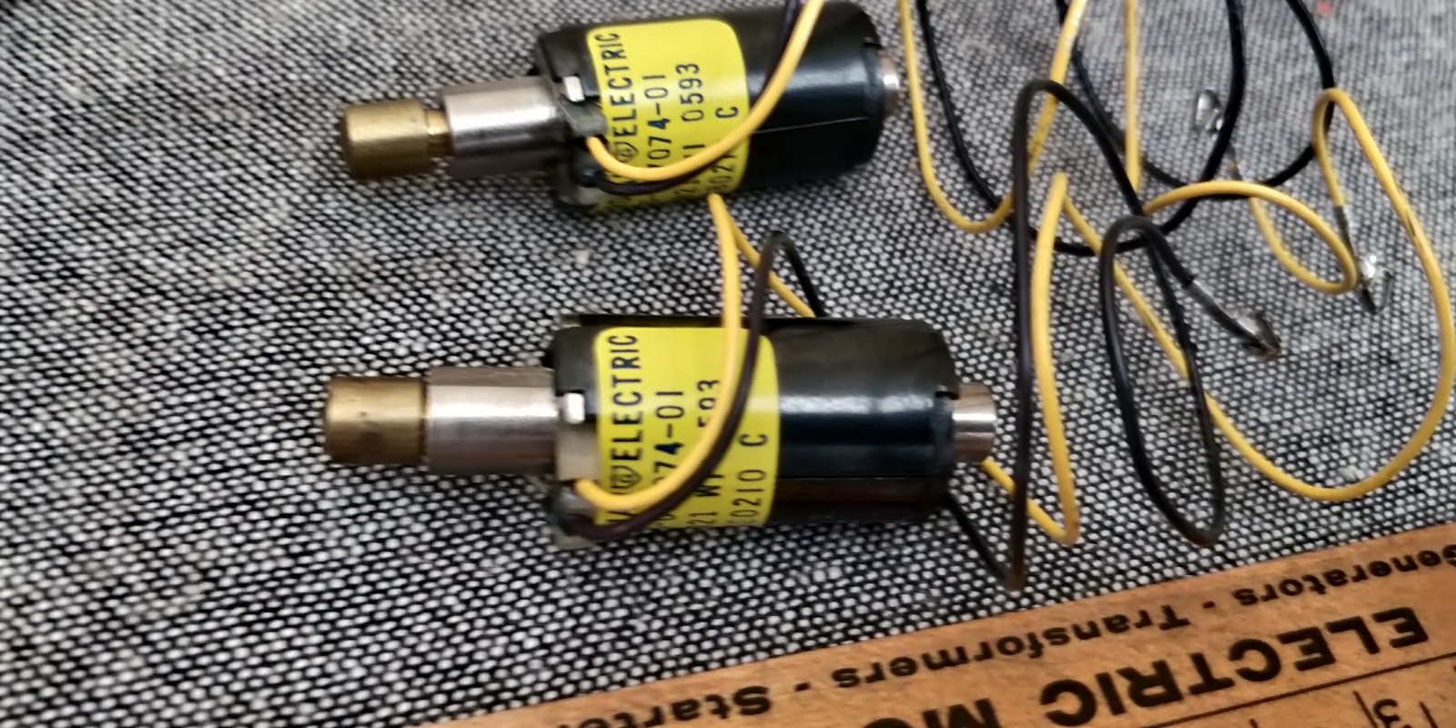 2 pieces PUSH-TYPE SOLENOID 24VDC Guardian # A420-067074-01