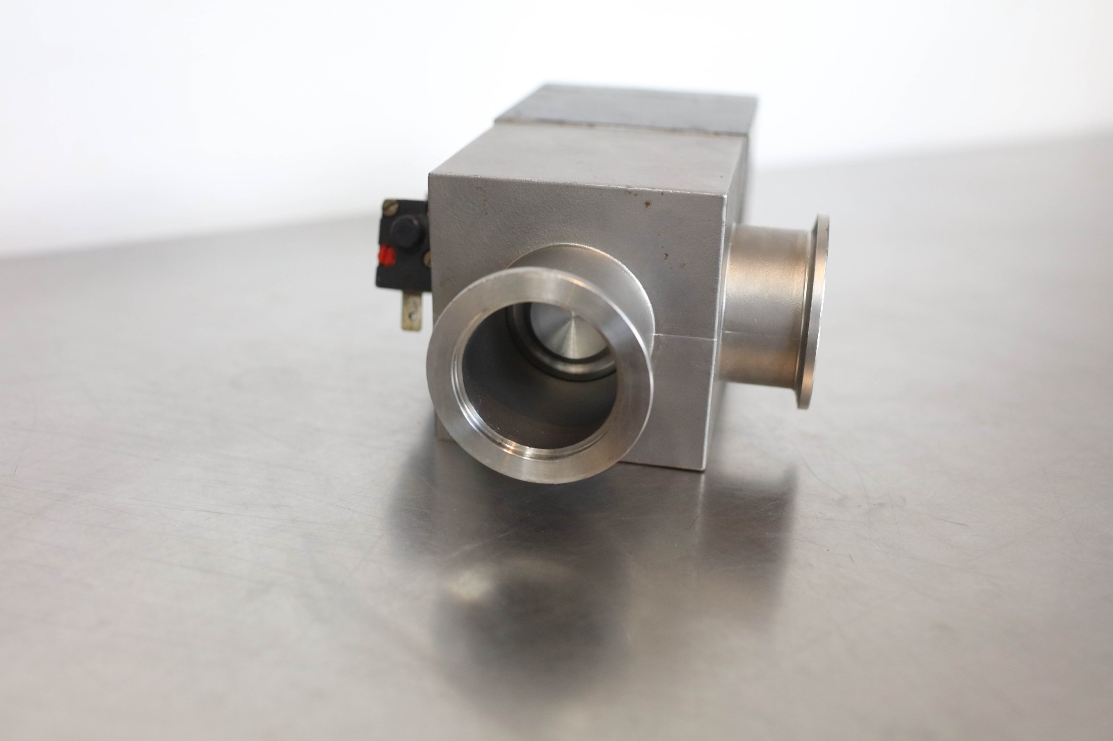 LEYBOLD 298 23 B2 VACUUM VALVE / PNEUMATIC / 29823B2 / KF40 Stainless