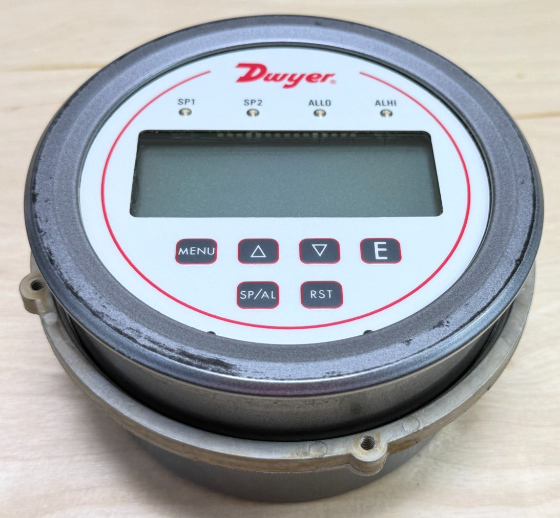 Dwyer DH3-004 Digital Pressure Switch, NPT 1/8 in Female