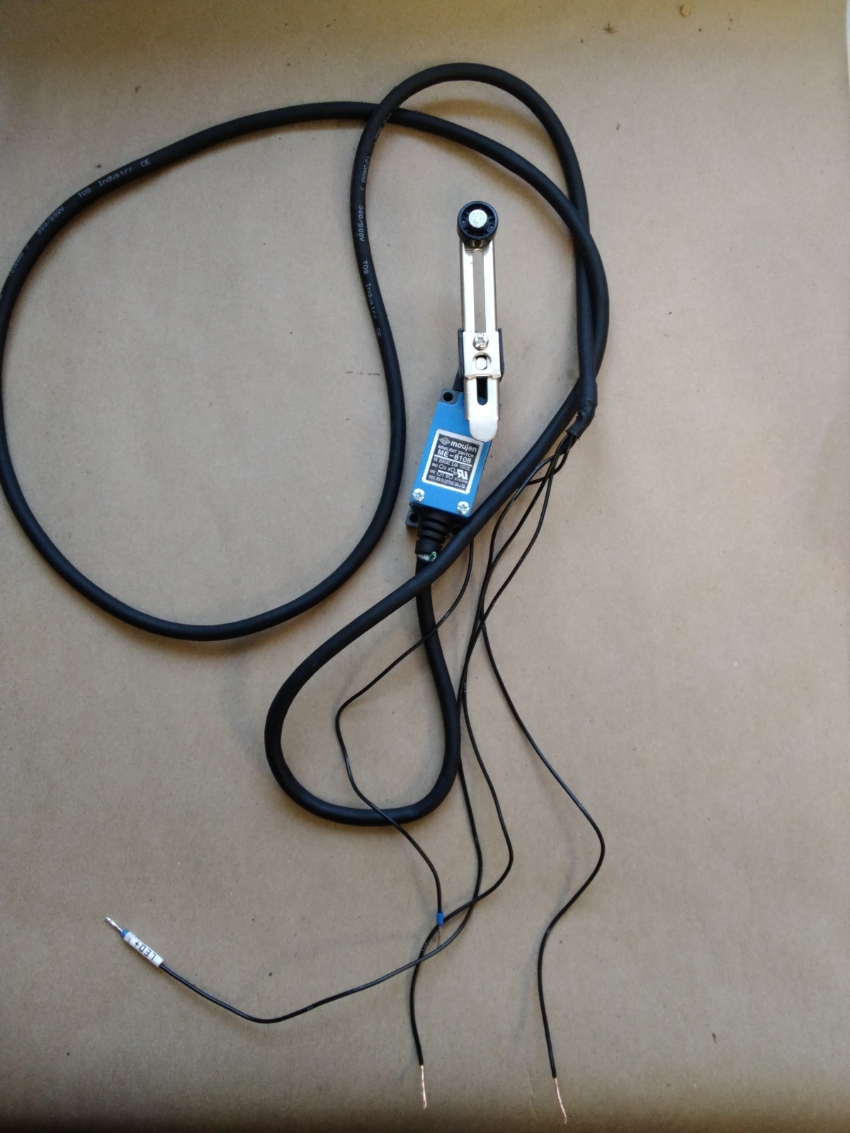 MOUJEN SWITCH MOMENTARY LIMIT SWITCH ME-8108