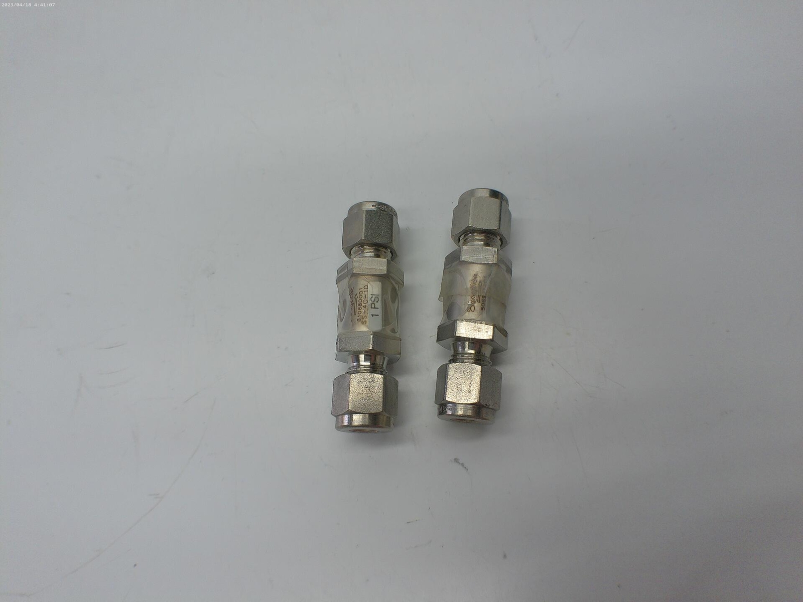 SWAGELOK SS-4C-10 VALVE LOT OF 2 NSNP