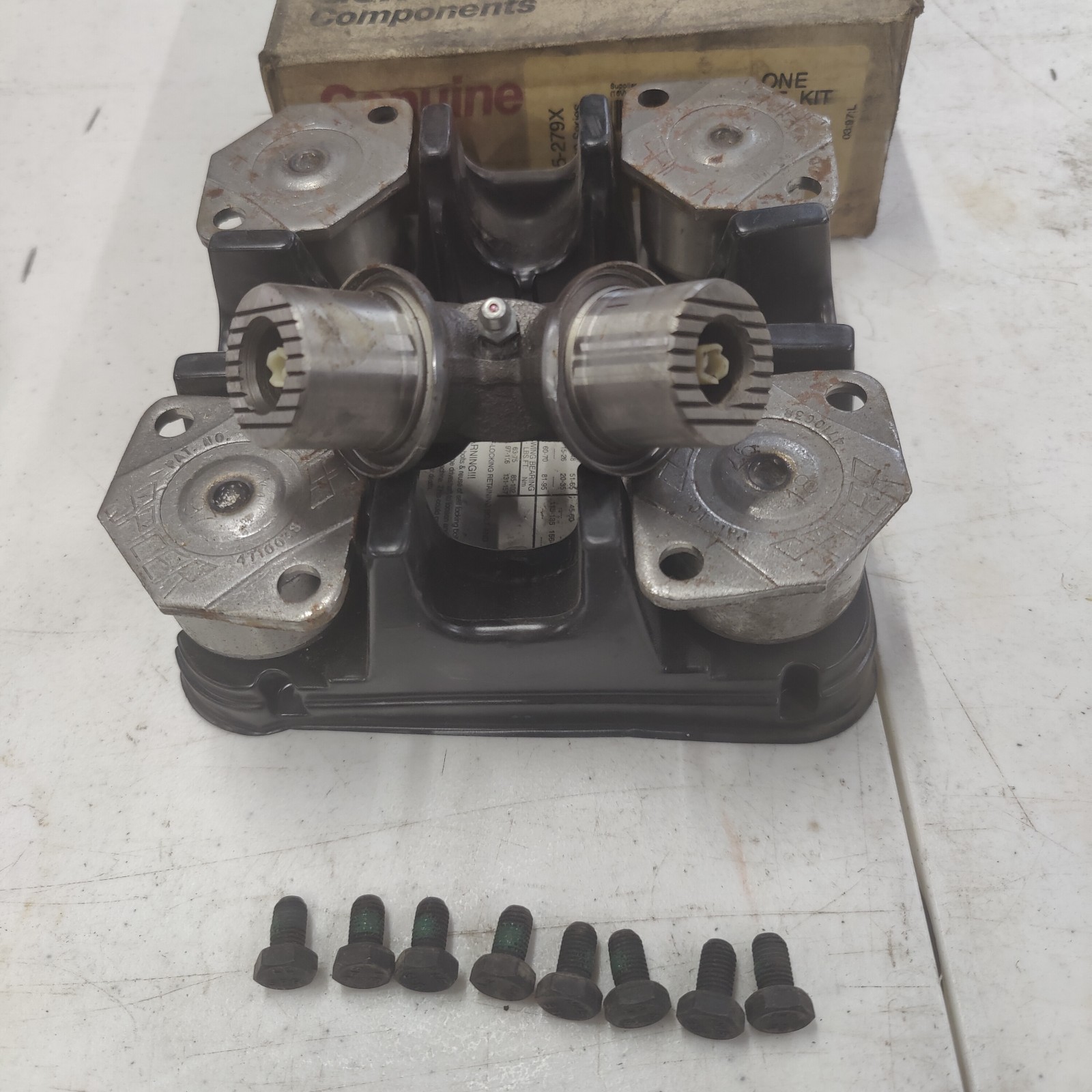 Spicer 5-279X U-Joint Series 1610, greaseable