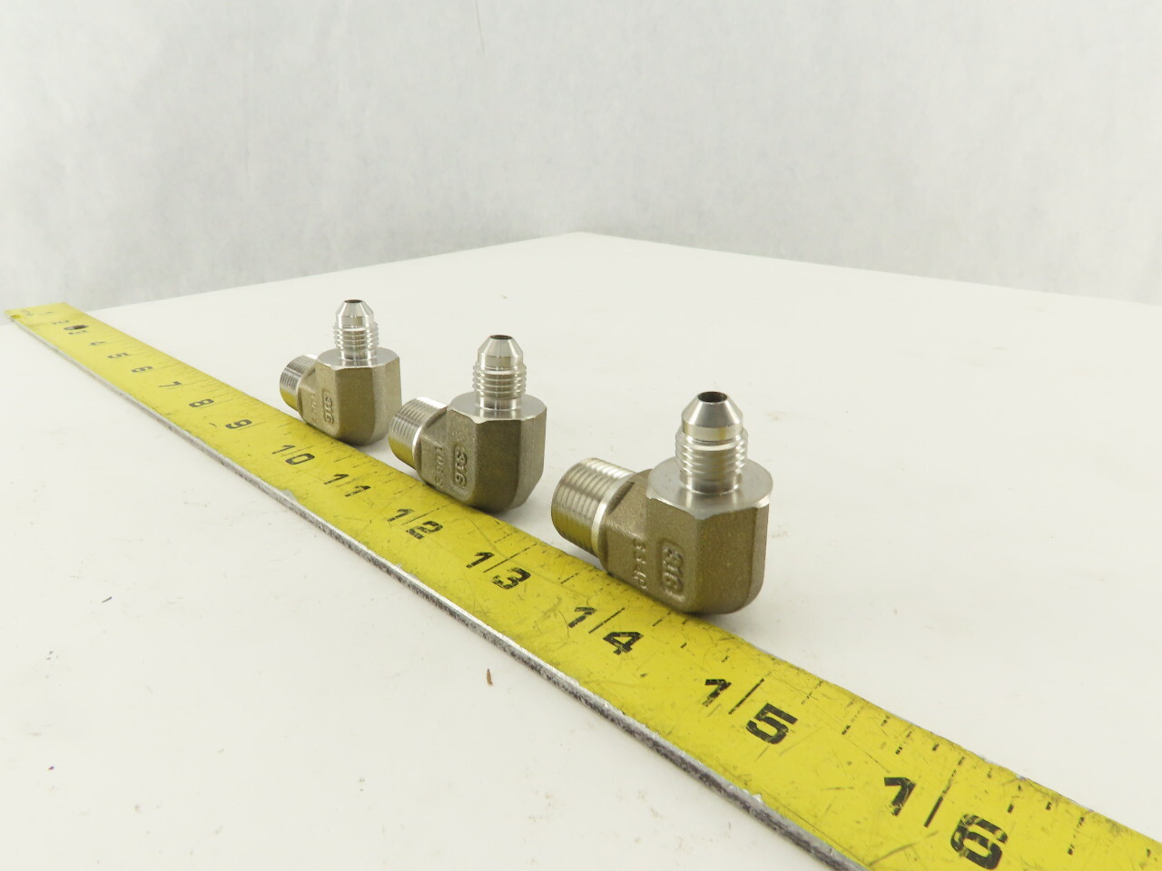 Parker 4-6CTX-SS 316 Stainless 37° Flare Tube 90° Elbow -4 JIC x 3/8″ NPT Lot/