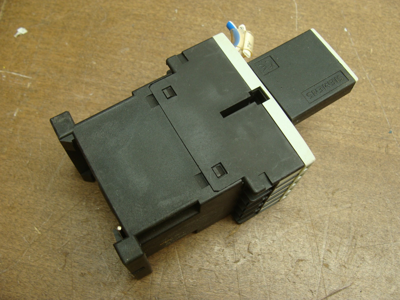 LOT OF 3 SIEMENS CONTACTORS 3RT1016-2BB42 W/3RT1916-1BB00 SURGE SUPRESSOR
