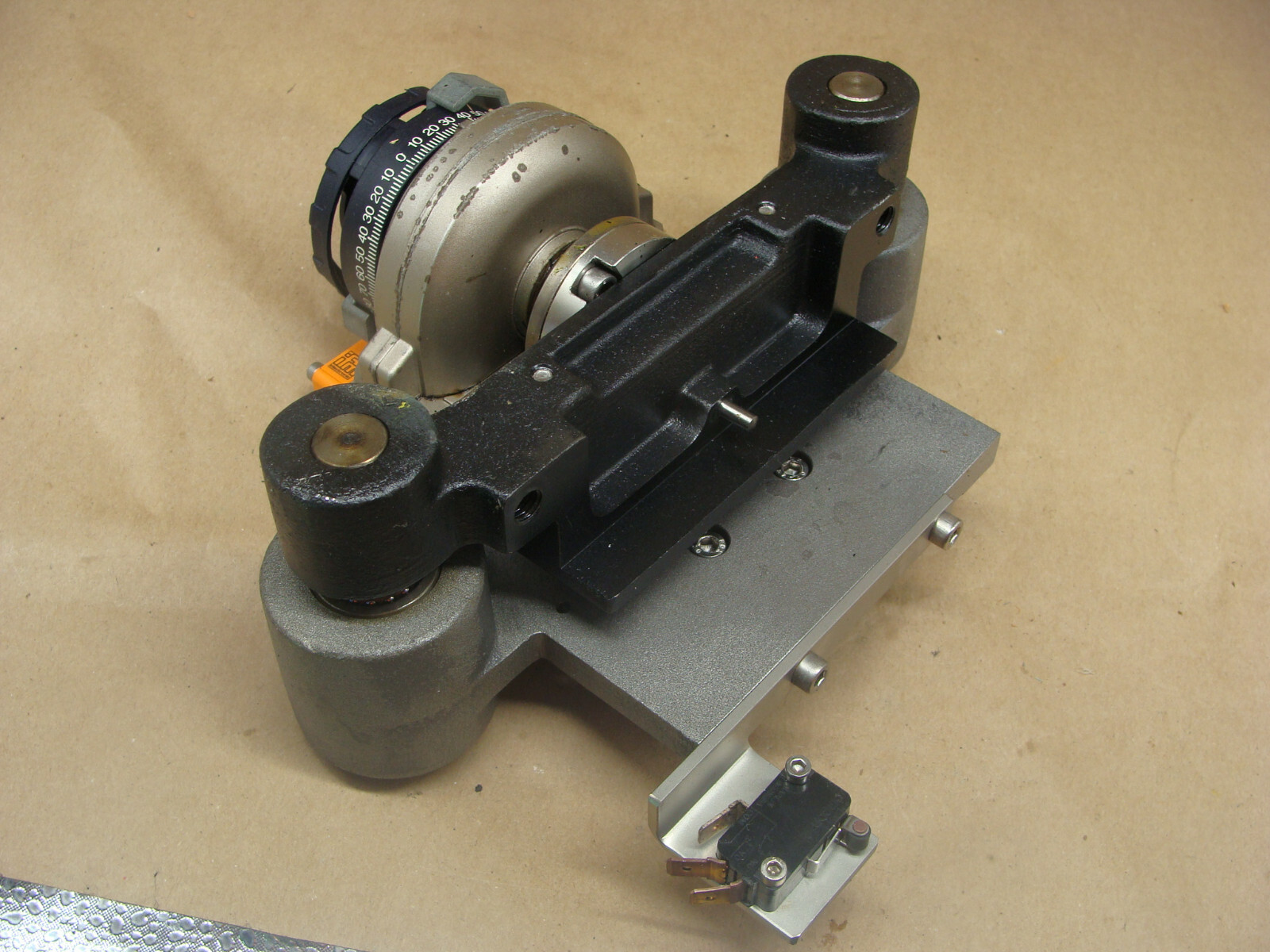 FESTO DSRL-25-180-P-FW SEMI-ROTARY DRIVE CYLINDER 30656 W/IS5035 IS-3002-BP0G/AS