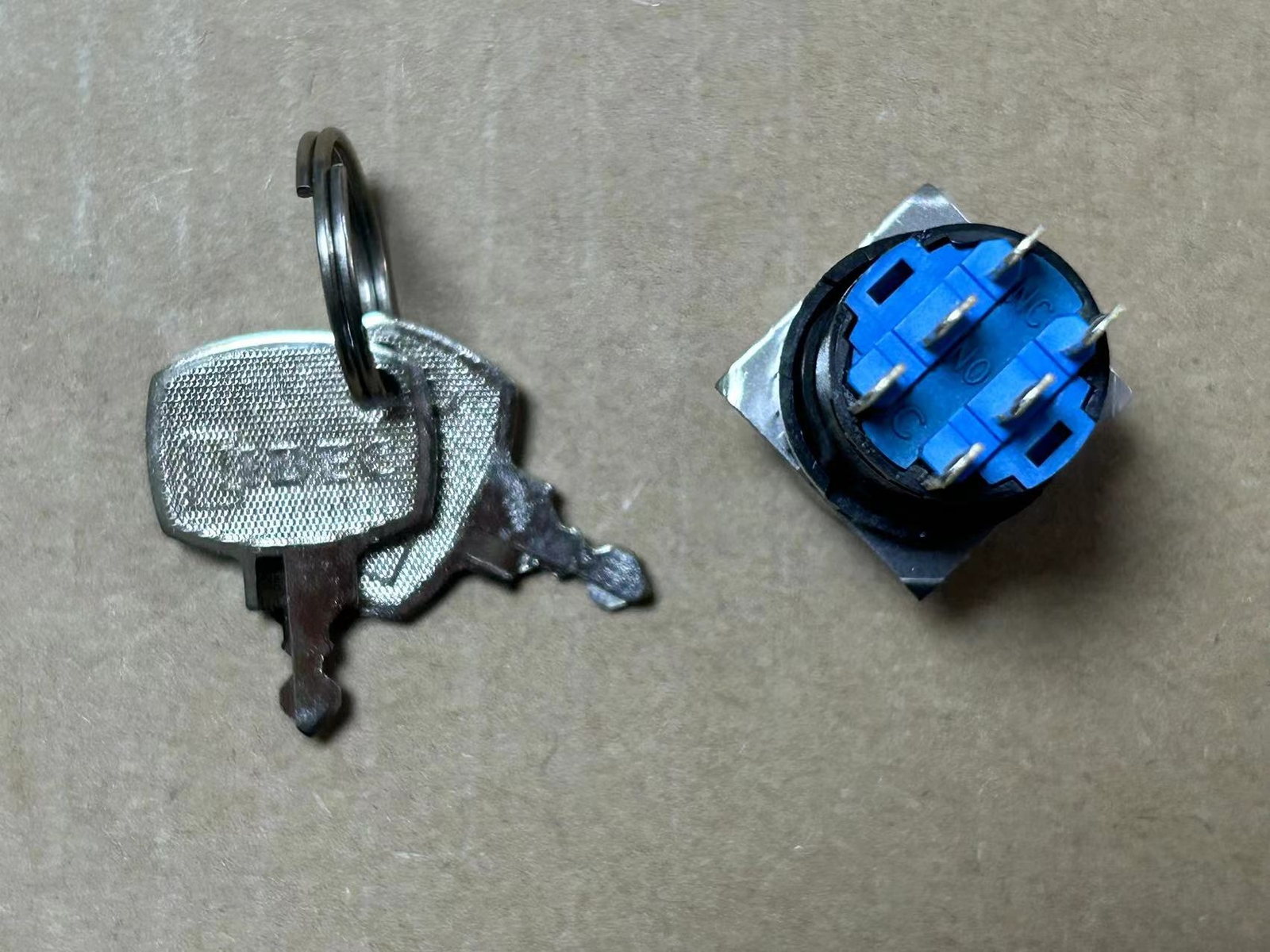 Yaskawa robot key switch DX100 JZRCR-YPP01-1 teach pendant selector switch
