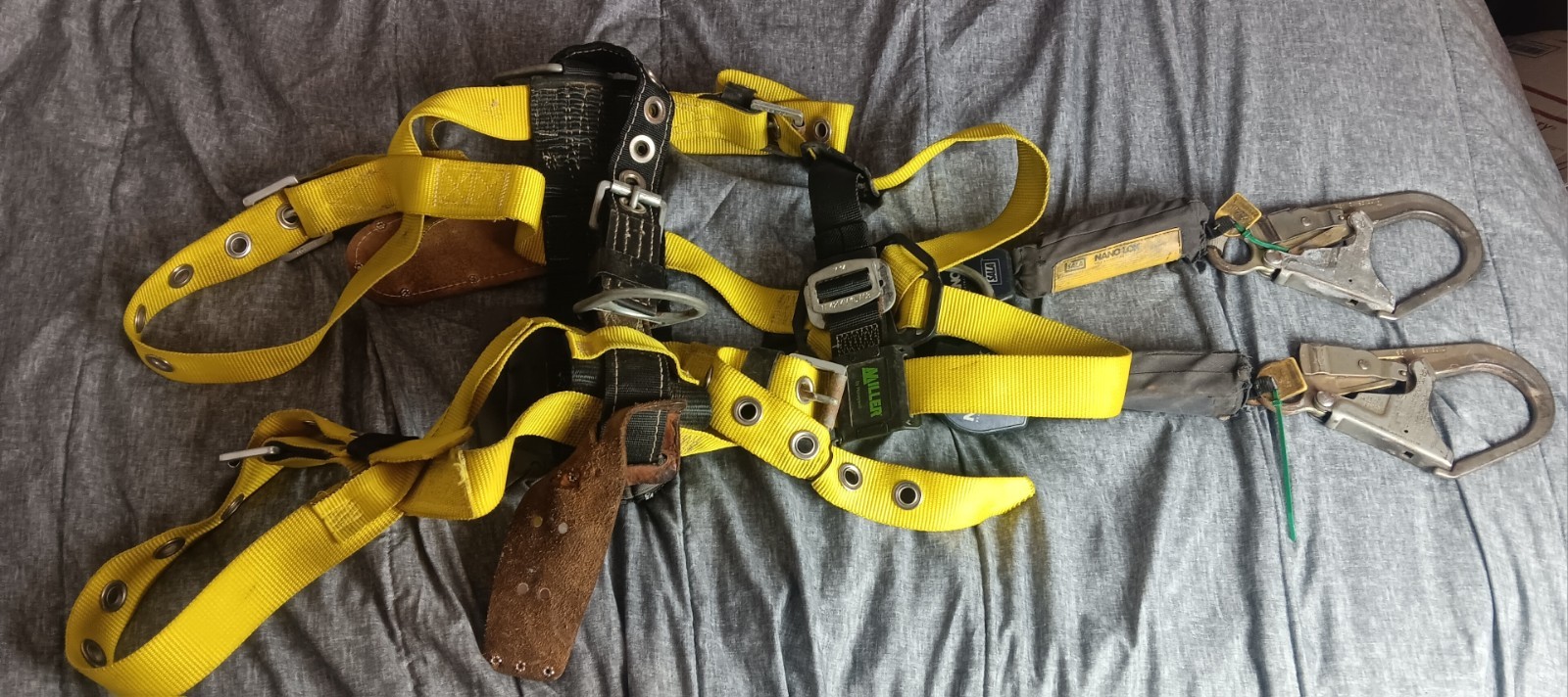 MILLER 6414NH/SBK FULL BODY HARNESS SIZE Small With 2 Nanoloks