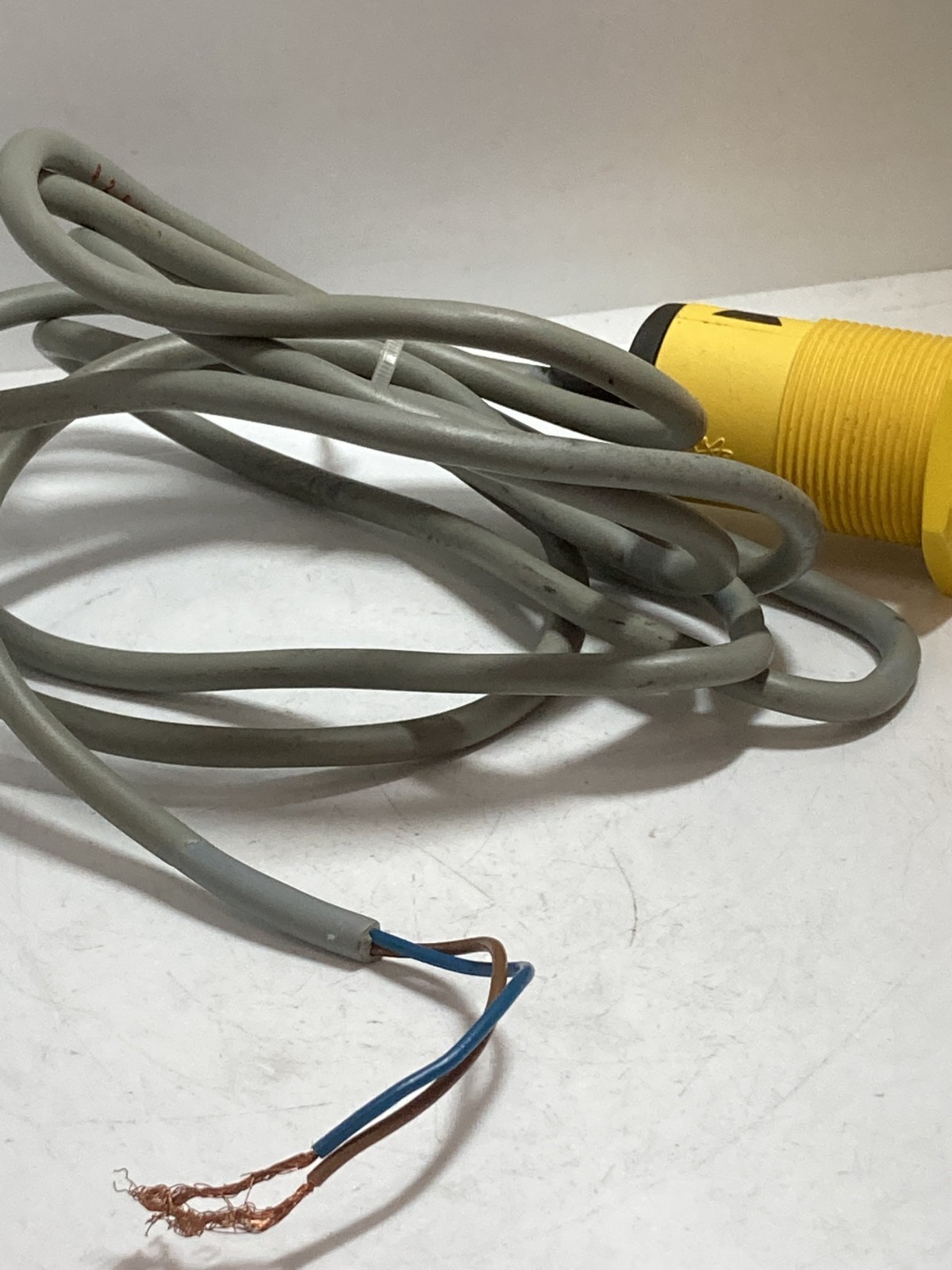 ELECTROMATIC EC3015TBCP PROXIMITY SENSOR 20-250VAC 45-65HZ 10-500MA