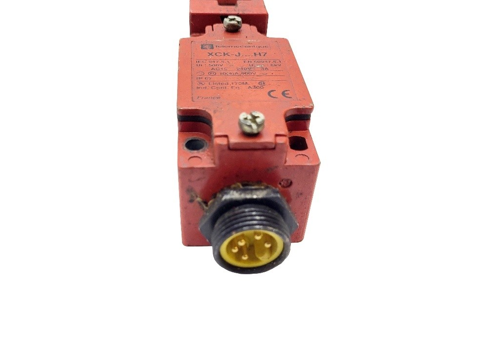 TELEMECANIQUE XCKJ-5970-547 LIMIT SWITCH W/ XCK-J59 RECEPTACLE XCK-J…H7