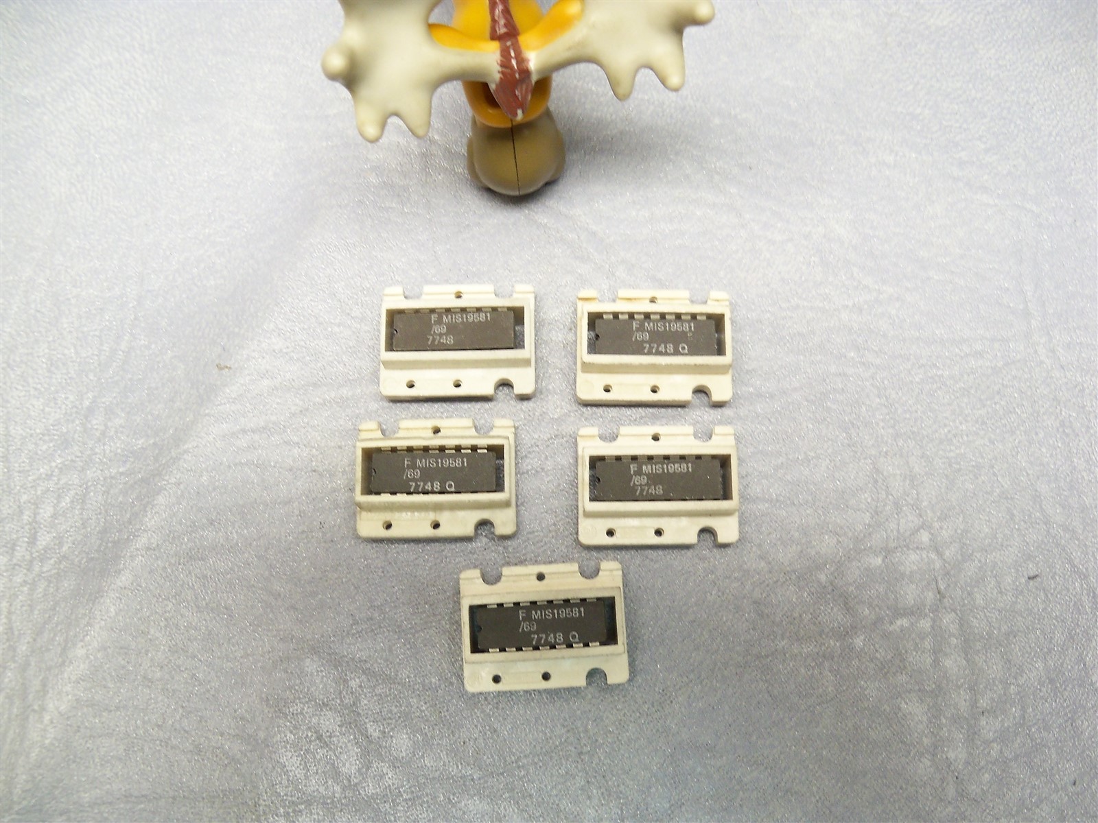 Fairchild MIS-19581/69 Integrated Circuit Case – Lot of 5