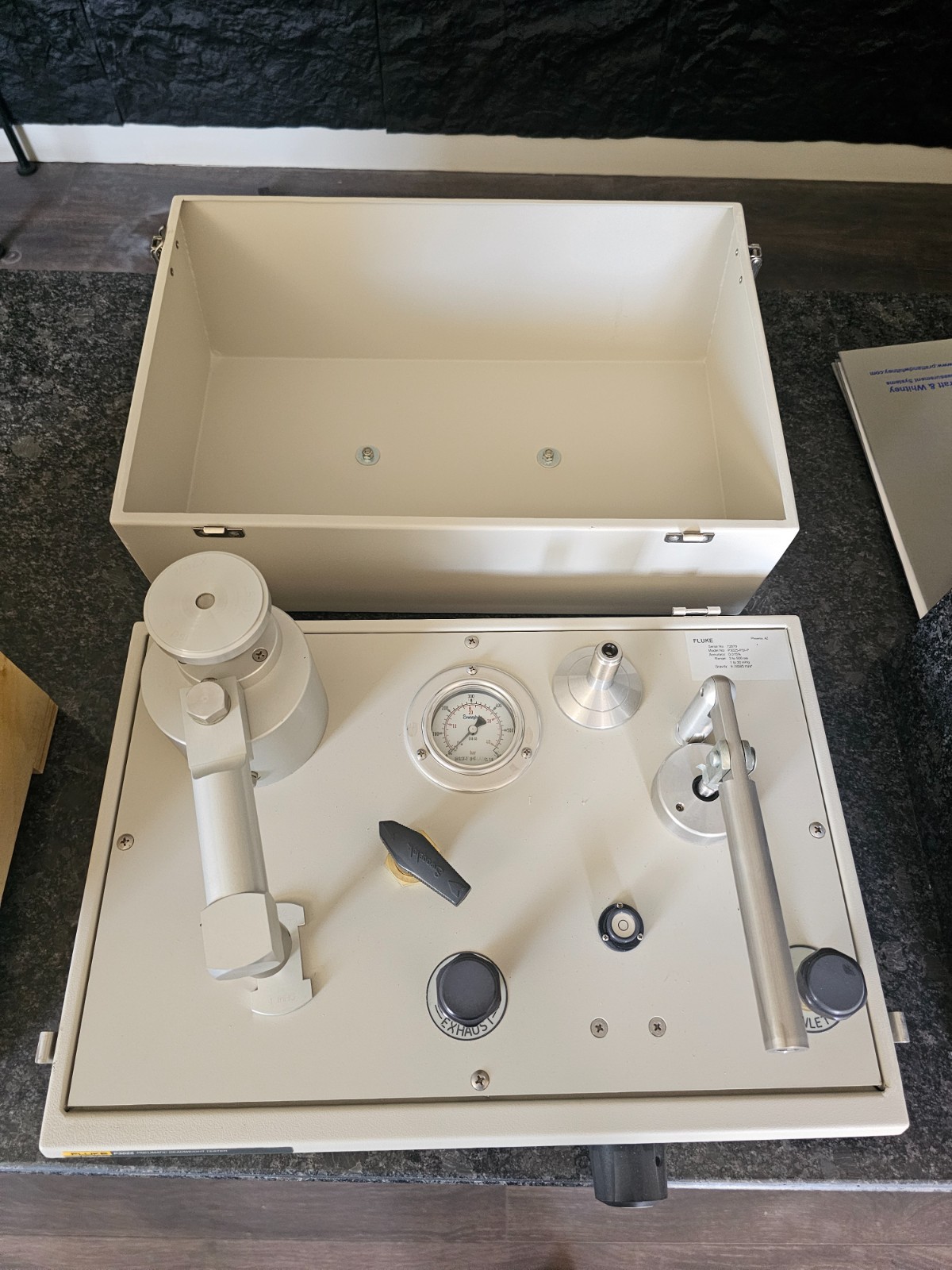 Fluke Dead weight Tester P3025-PSI-P 3 to 500 psi/ With Weights Vaccum/Pressure.
