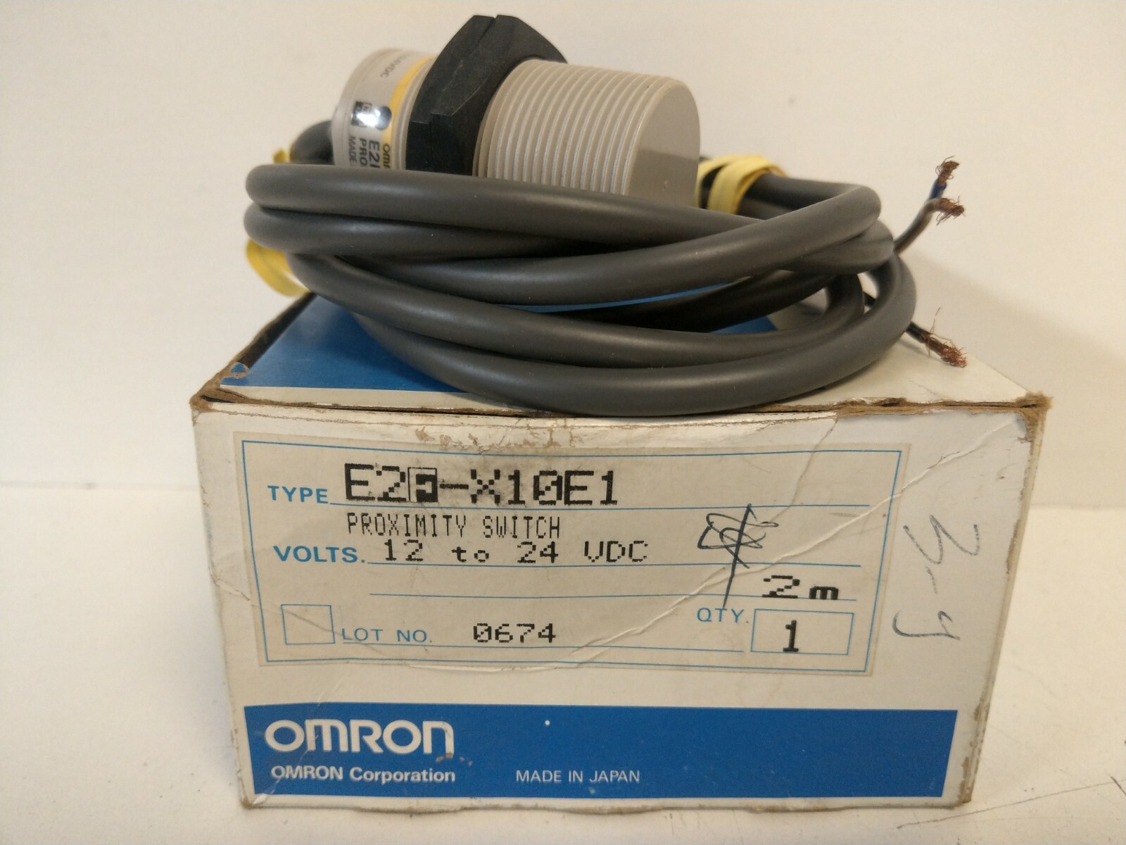 NEW IN BOX! OMRON 12/24VDC PROXIMITY SWITCH E2F-X10E1