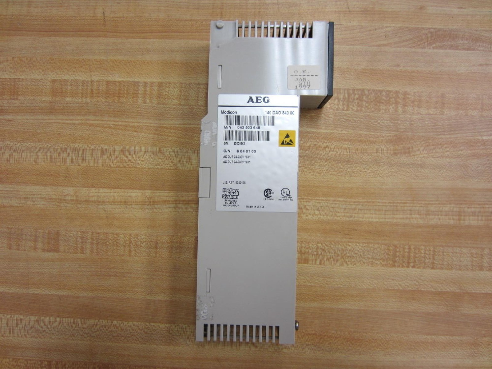 AEG 140 DAO 840 00 Schenider Modicon 140DAO84000 Module