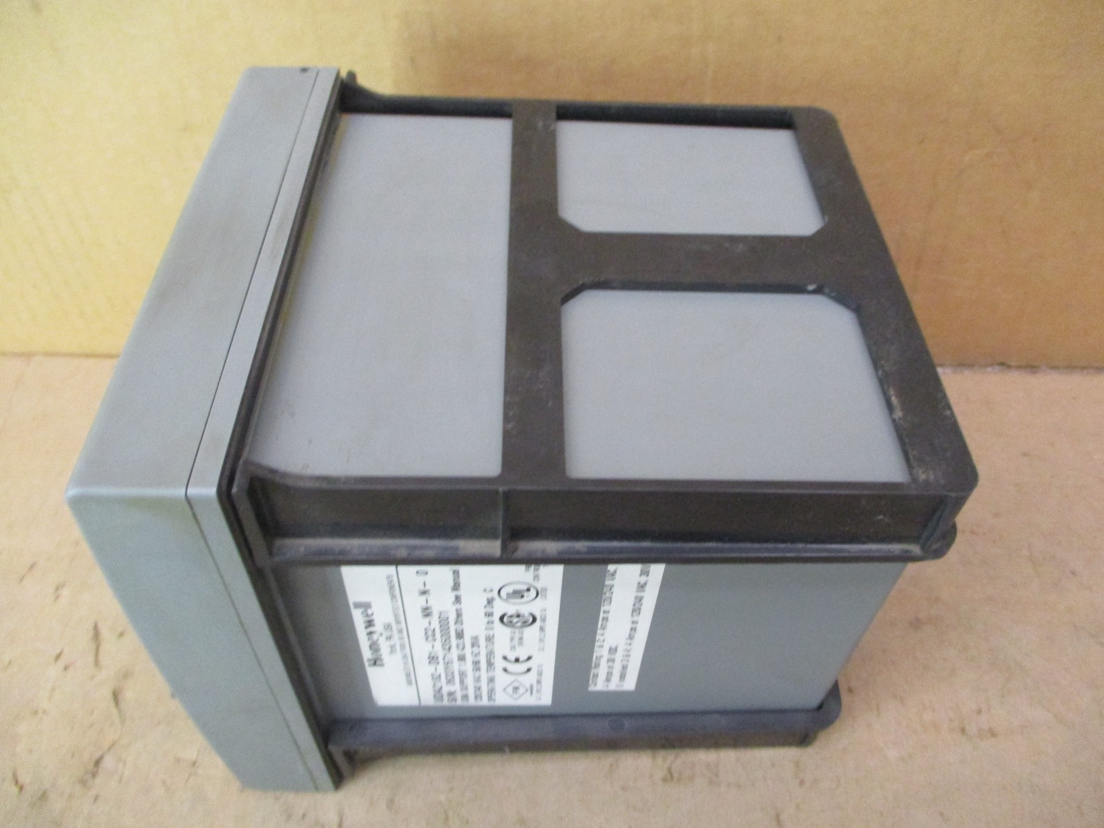 Honeywell UDA2182-DB1-CC2-NN-N-0E00 120/240VAC 20VA Oper. Temp. 0-60C 53679DN