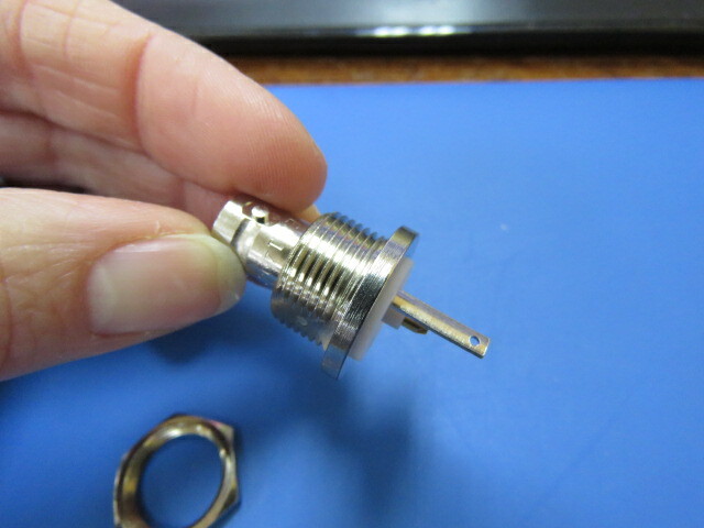 TROMPETER BJ75 Qty of 1 per Lot TRB, Twinaxial/Triaxial Connector Jack, Female