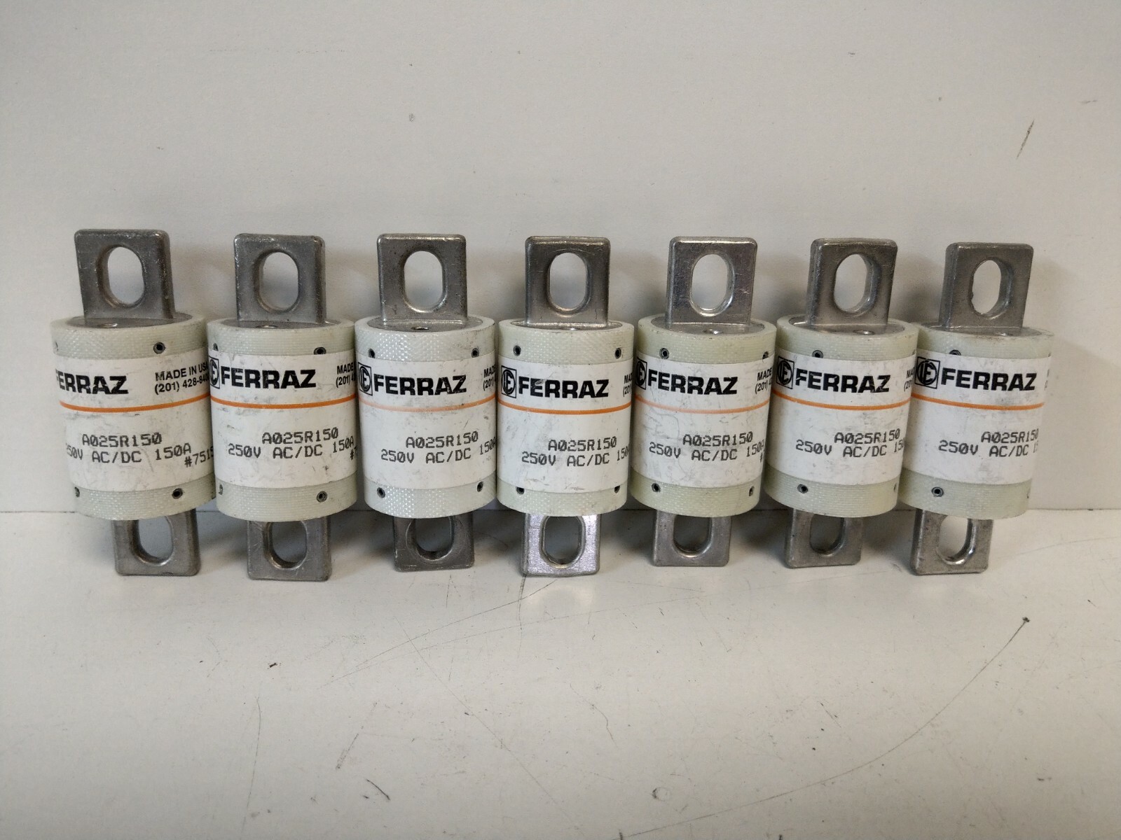 LOT OF (7) NOS! FERRAZ SHAWMUT 150A 250V AC/DC PROTISTOR FUSES A025R150