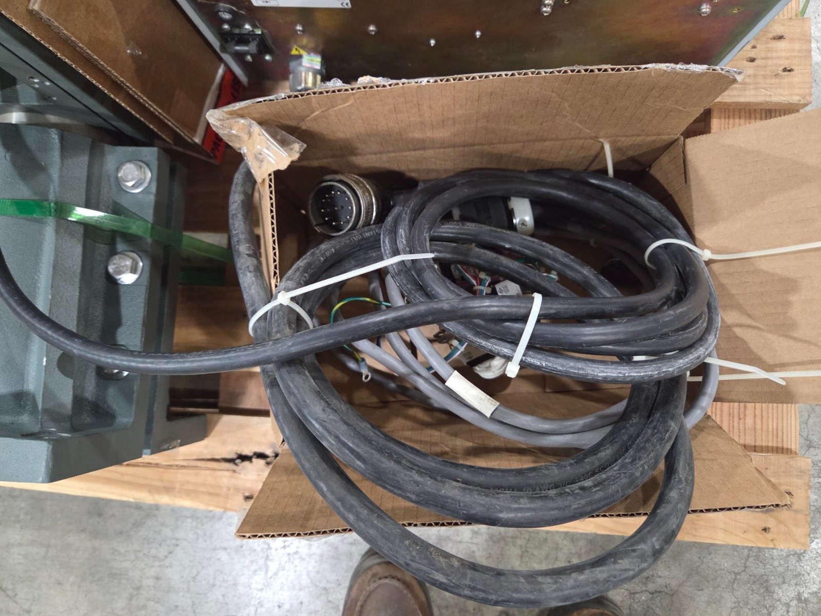 Sonic welding equipment 2050 20 khz GXE3500-20 power supply 3500 watts 230 volt