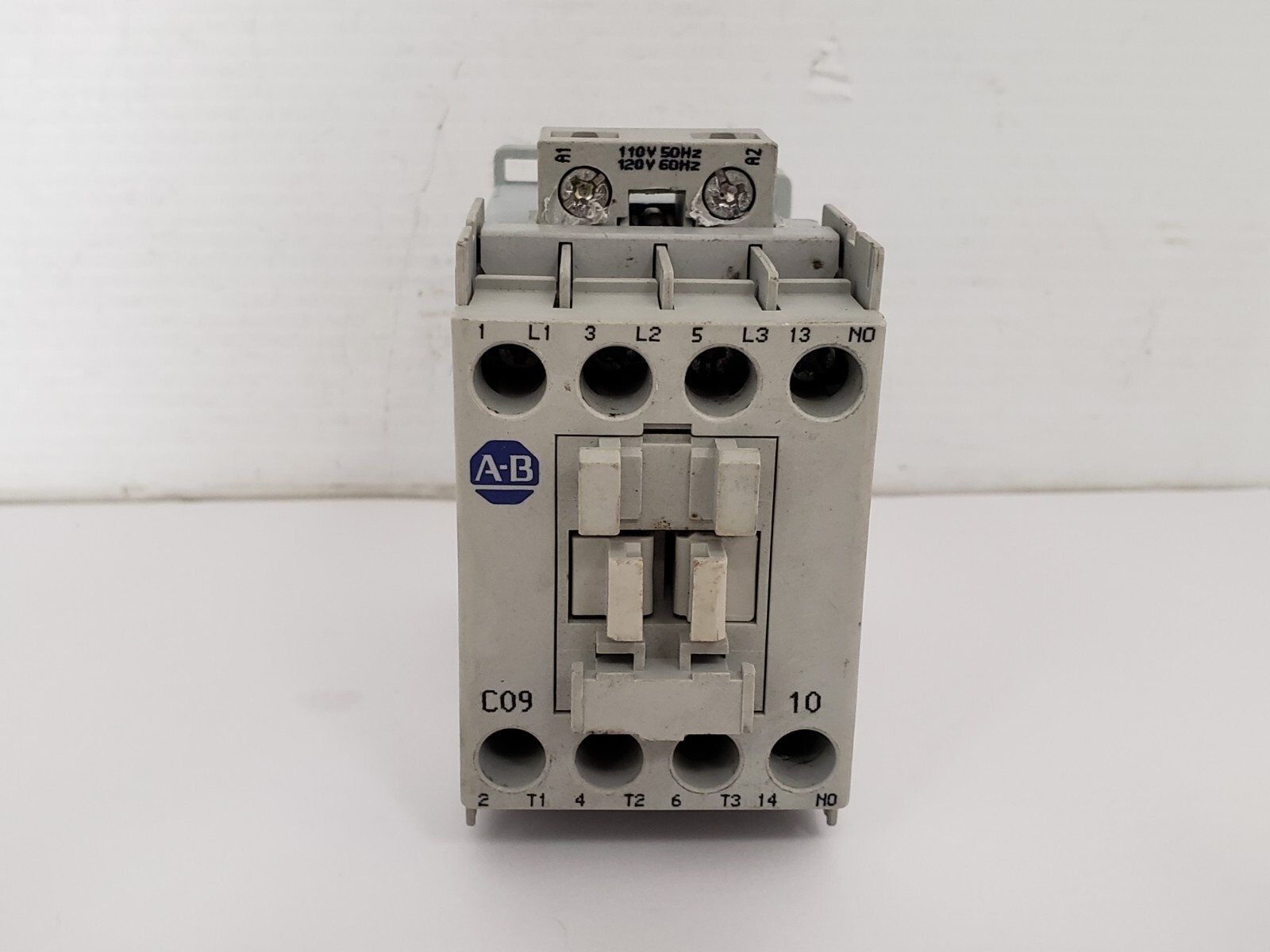 ALLEN BRADLEY 100-C09D10 CONTACTOR 9A 3 POLE 1NO 110/120V SERIES A