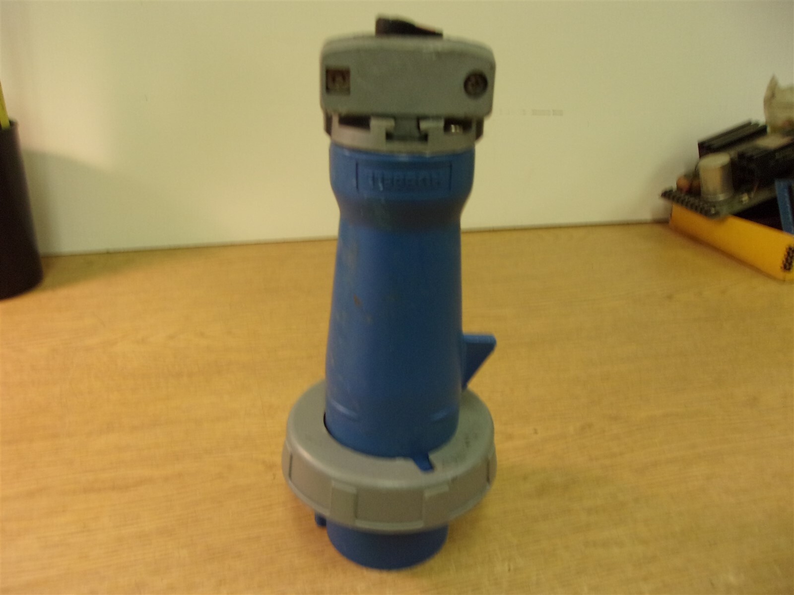 Hubbell 363P6W 63A 220V Pin & Sleeve Water-tight Plug *FREE SHIPPING*