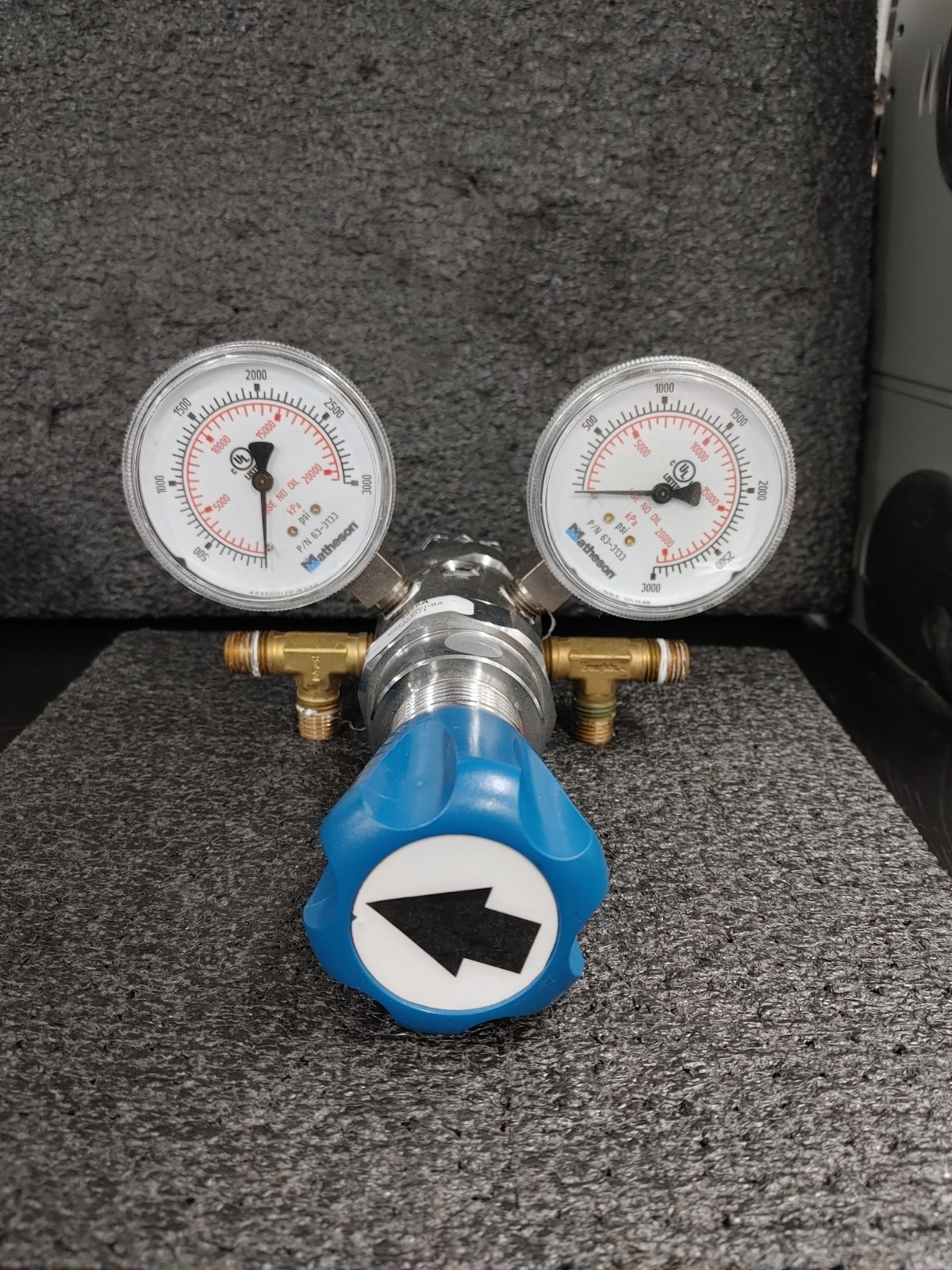MATHESON 3936A High Purity Regulator with Pressure Gauges