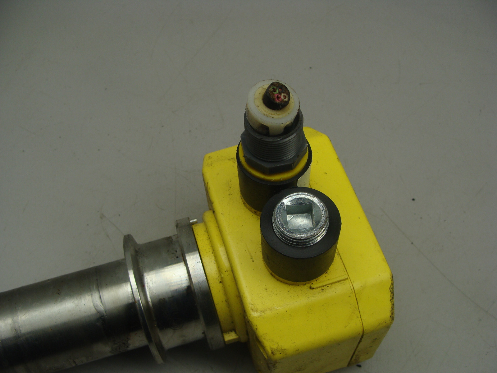 VEGA VIB51 LEVEL SWITCH TYPE VIB51.URTAPNKT