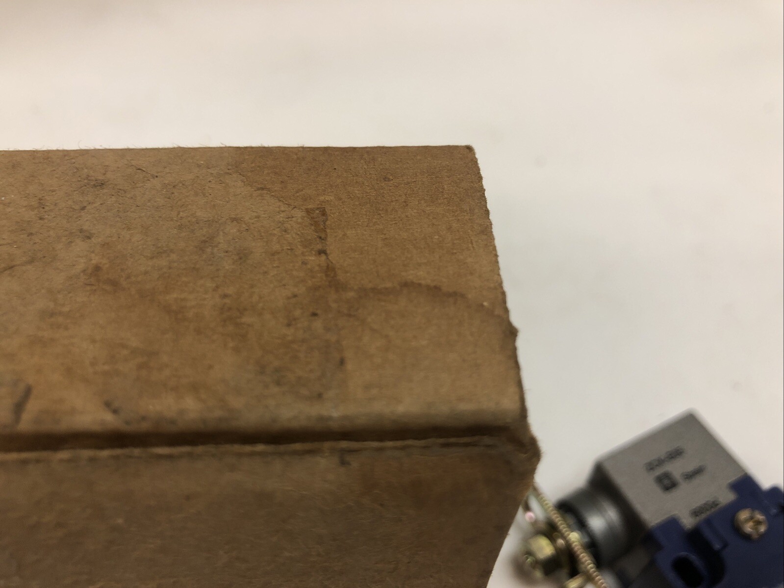 1 New Telemecanique Limit Switch With Arm XCK-J…H29, Ui 500V, AC 15. 240V 3A