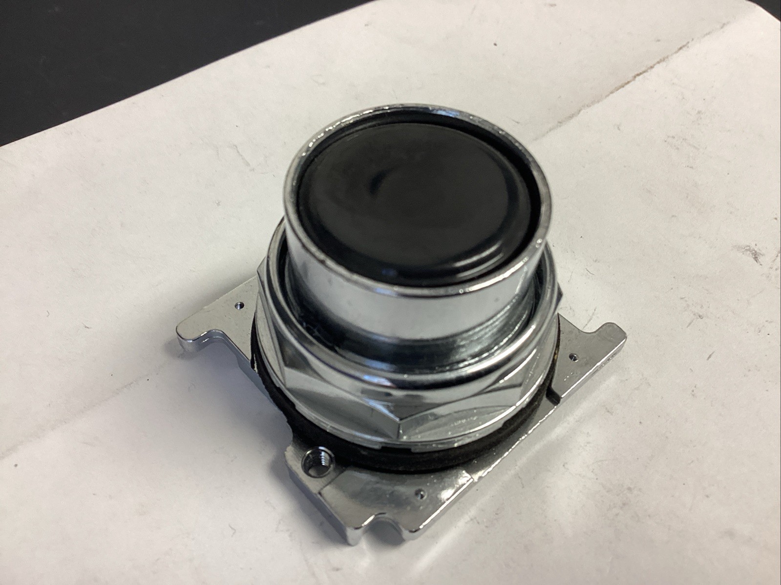 EATON 10250T103 PUSH BUTTON OPERATOR Standard Black (LPW84E)
