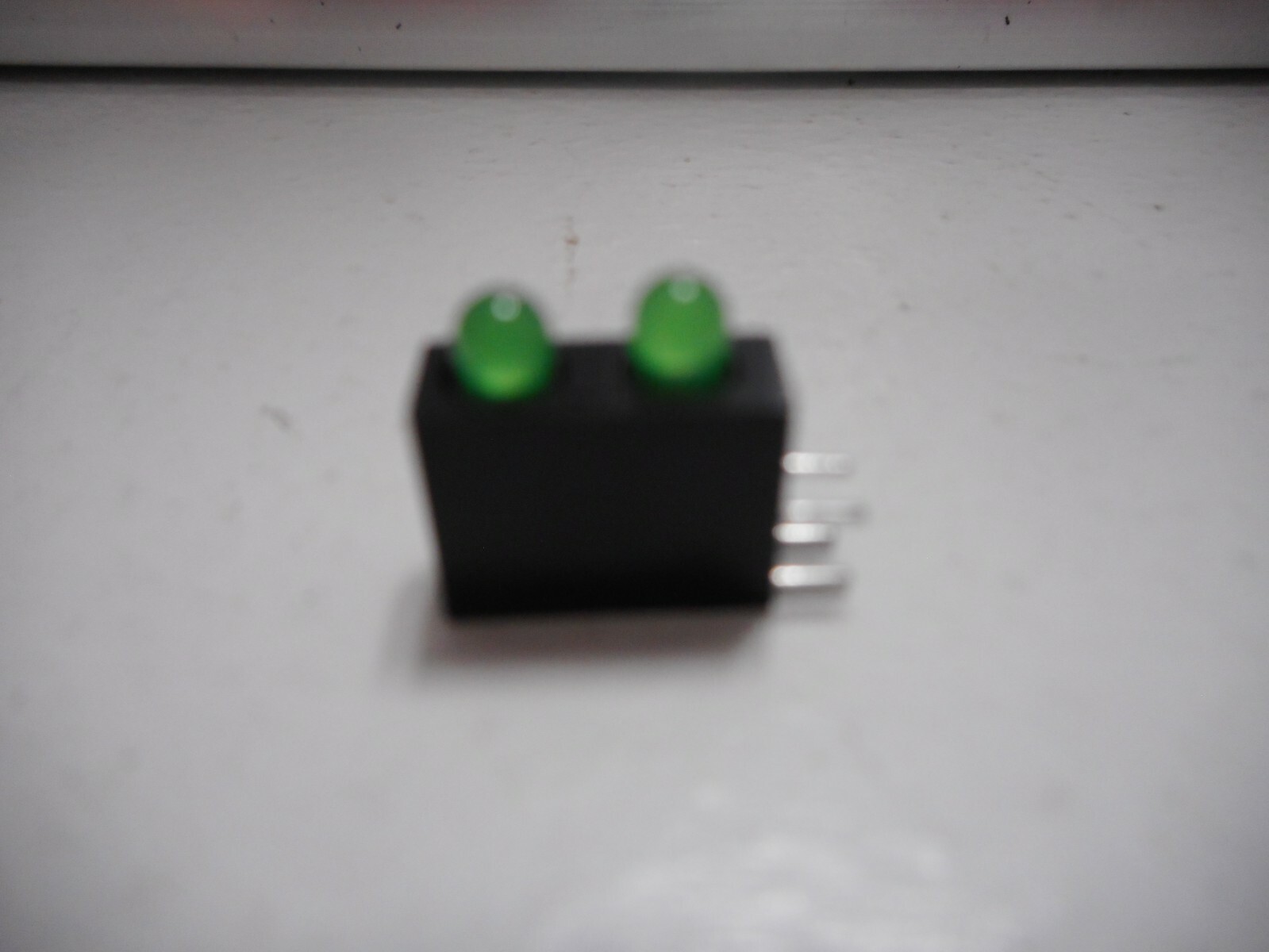 LOT OF 100 NOS 109-314-01-24 MARL LED PCB MOUNTED RIGHT ANGLE 665-012-001