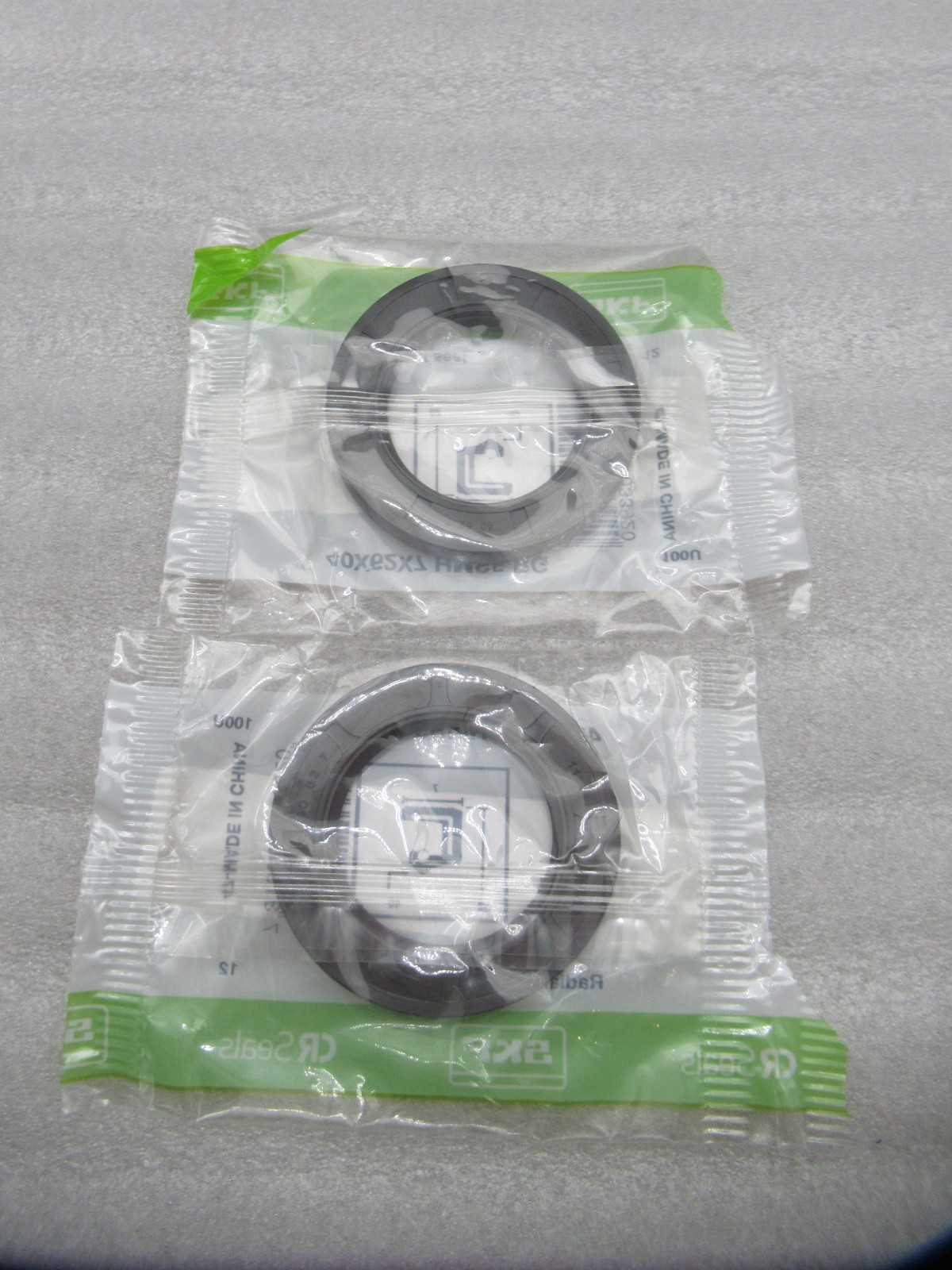 Lot of 2- SKF 40X62X7 HMS5 RG Shaft Seal,HMS5,40mm ID,Nitrile Rubber 40K002
