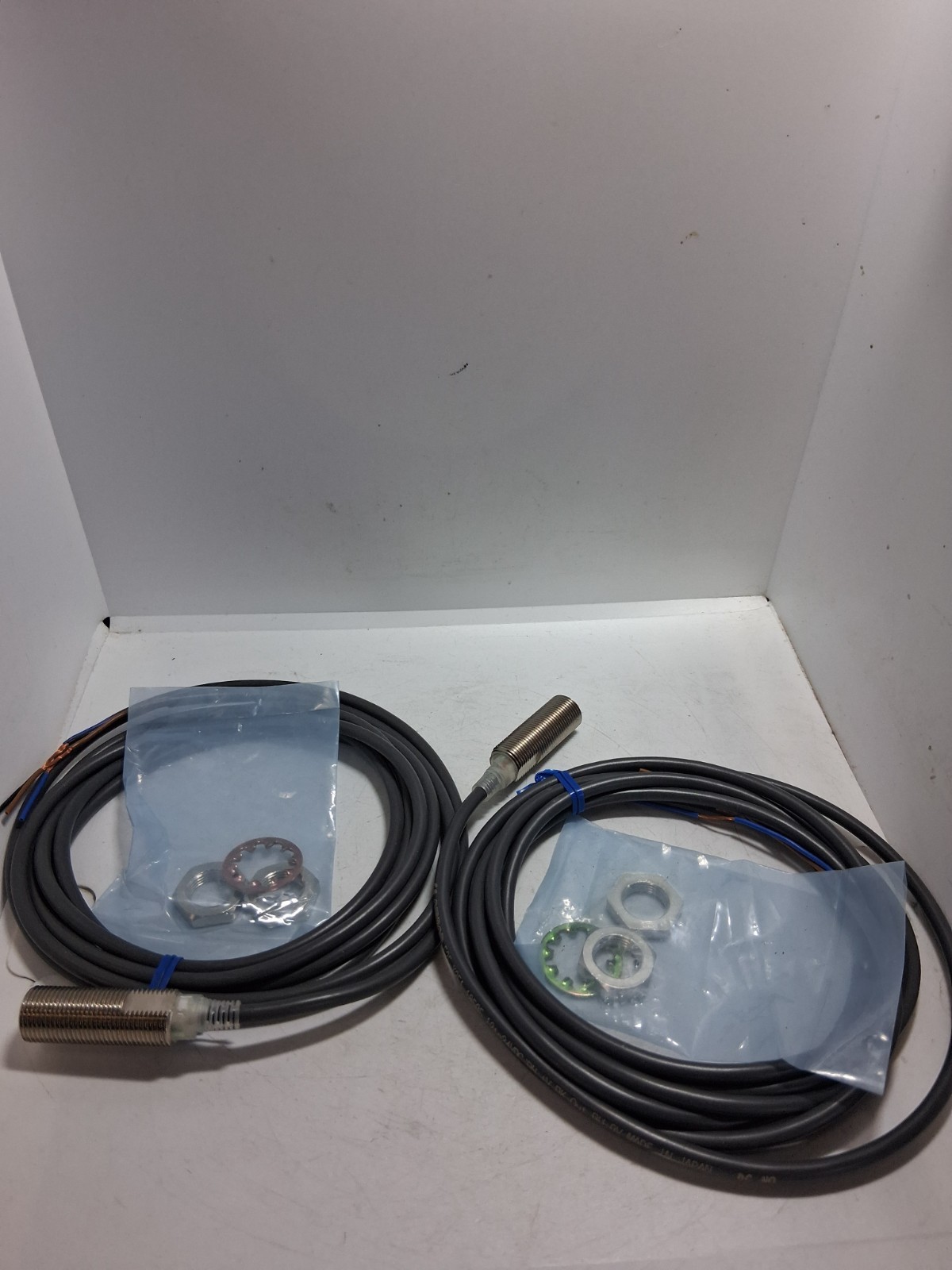 OMRON E2E-X2E1 PROXIMITY SENSOR 12-24VDC (LOT OF 2) NNB
