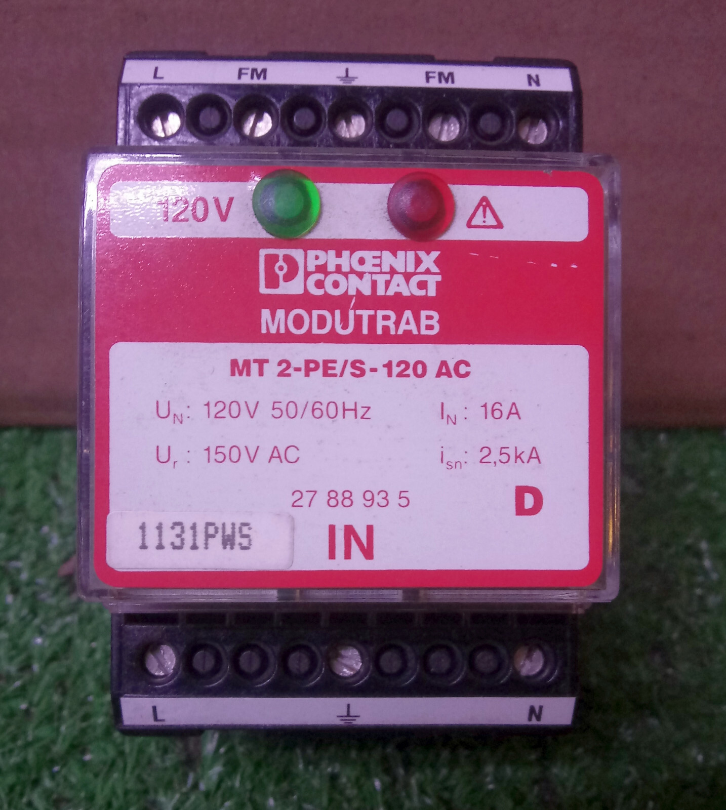 1 USED PHOENIX CONTACT MT 2-PE/S-120AC MODUTRAB ***MAKE OFFER***