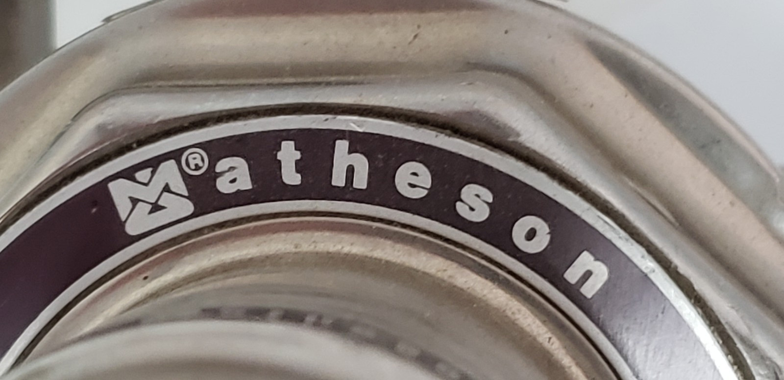 MATHESON MODEL B16B 330 REGULATOR, 0-1000 PSI / 0-7000 kPa GAUGE