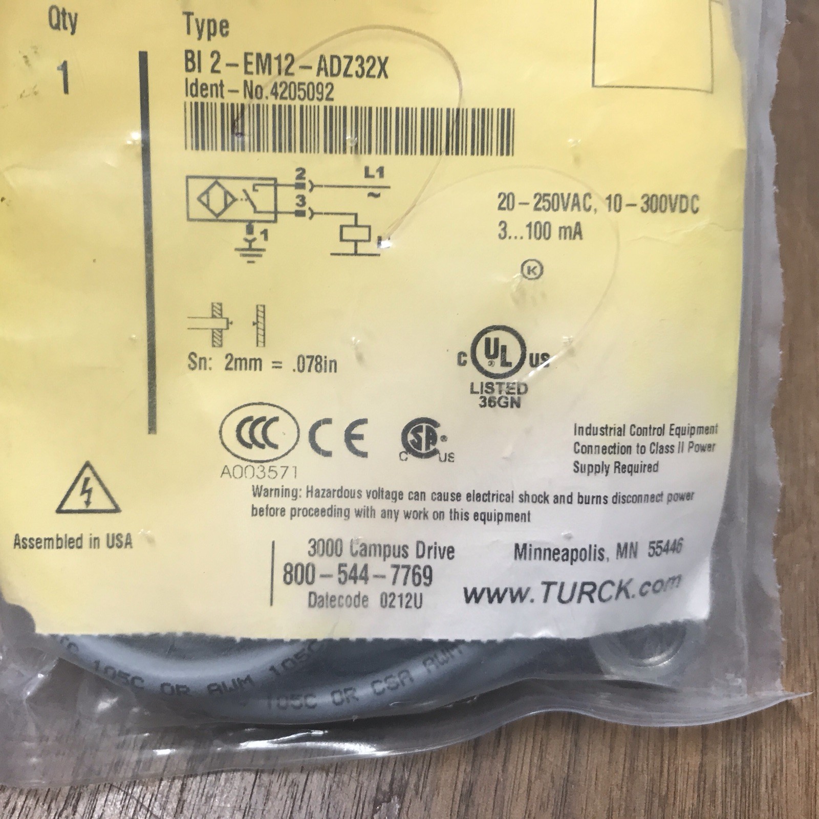 SEALED NEW TURCK BI 2-EM12-ADZ32X INDUCTIVE SENSOR 20-250VAC 10-300VDC 4205092