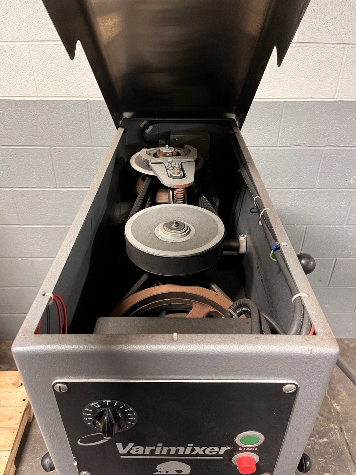 VARIMIXER W60 COMMERCIAL MIXER w/ Guards LOT – 2 UNITS – 30 & 60 QT ACCESSORIES