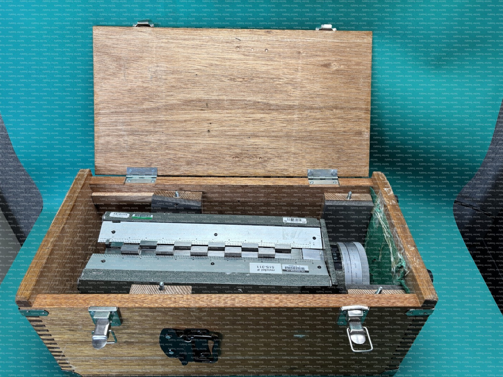 MODEL: 515-311 MITUTOYO 12″ COUNTER HEIGHT MASTER W/ ORIGINAL WOODEN CASE