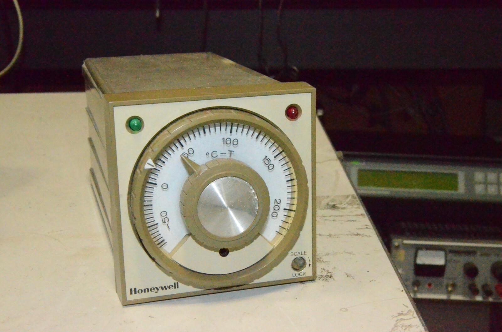 Honeywell Dialapak Process Alarm & Temp Controller Lot AV721CB739 AV721DB738