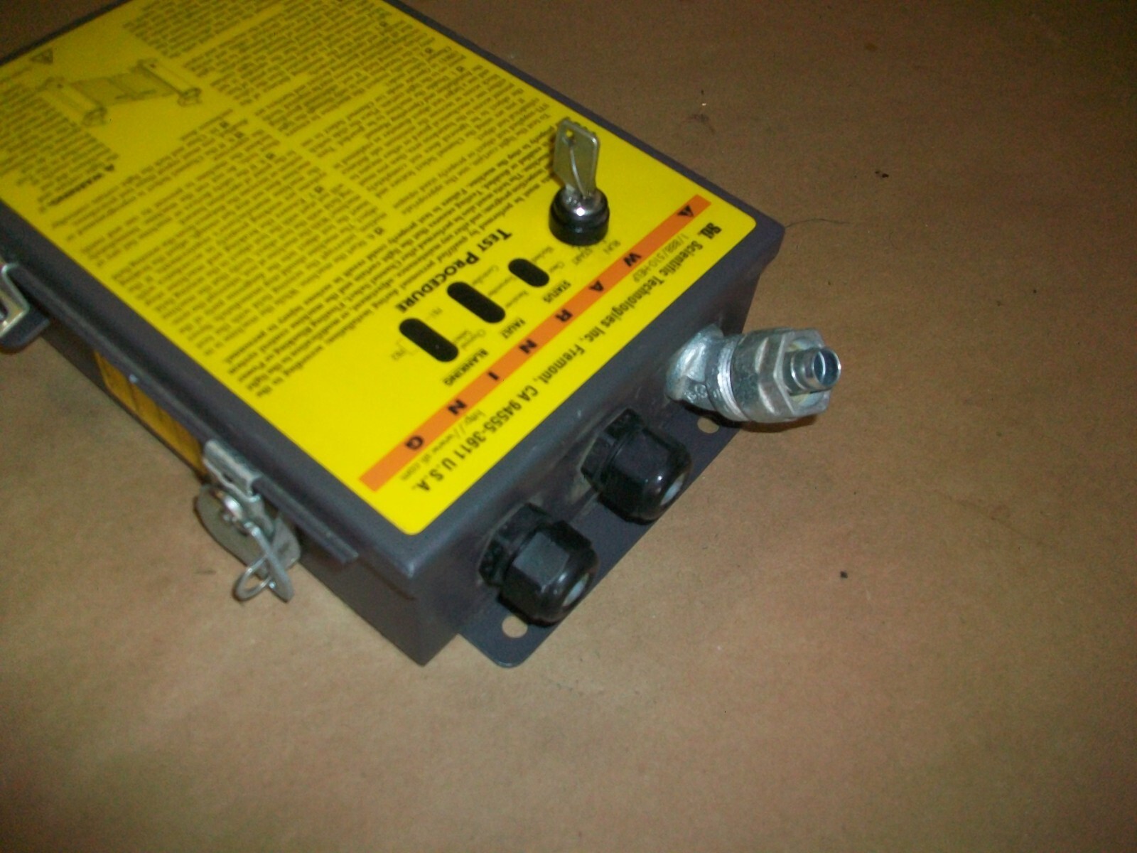 STI LIGHT CURTAIN CONTROLLER 70027-1002 LCCK-FB-AC1-U USED