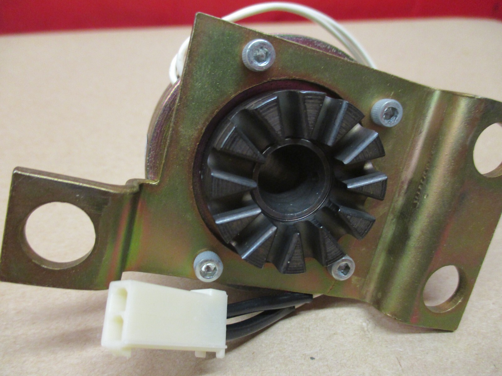 INERTIA DYNAMICS 3499-0002 ELECTRO MAGNETIC CLUTCH 929626Z 24 VDC NEW