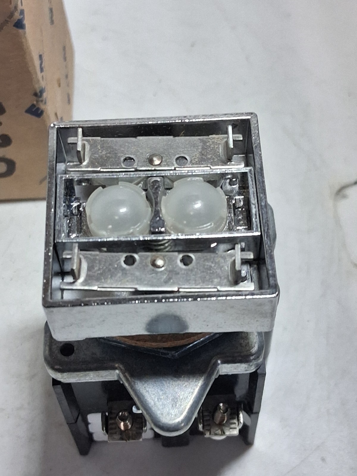 EATON E30JX3 COMPACT PUSHBUTTON OPERATOR W/IND. LIGHT 18/24VAC/DC NIB