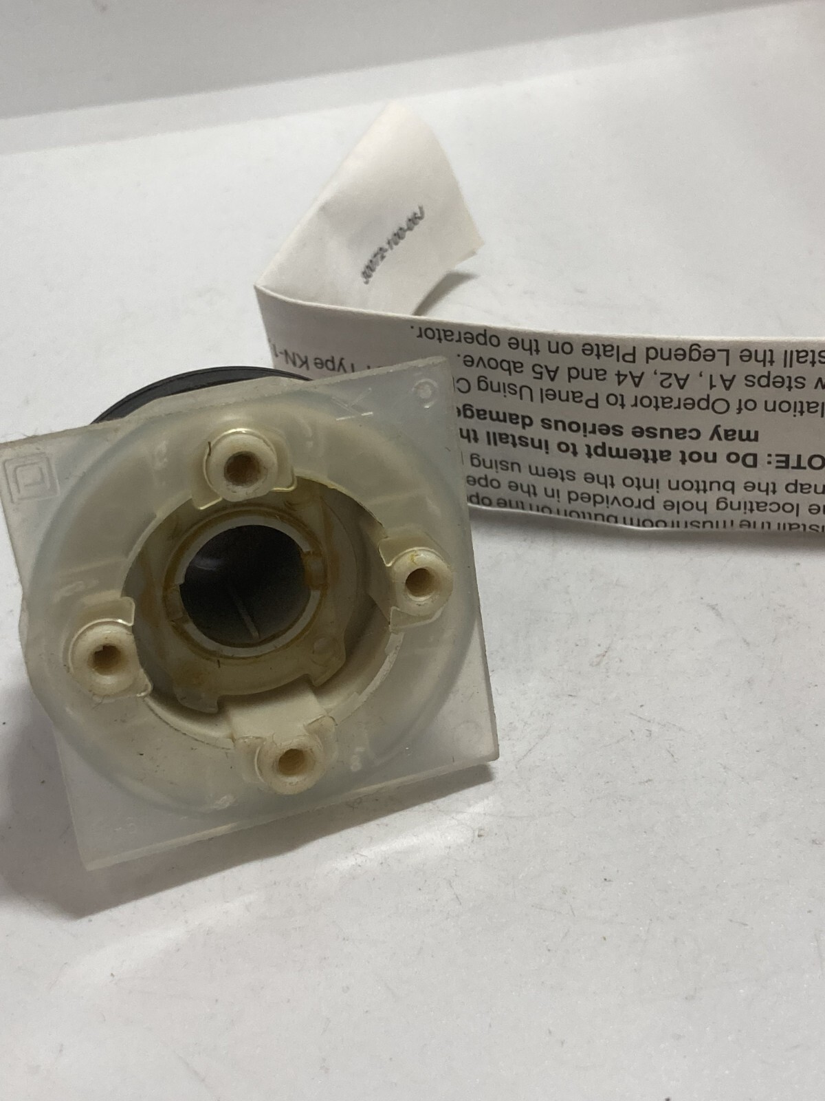 SQUARE D 9001- SKR1R PUSHBUTTON OPERATOR RED FLUSH NNB