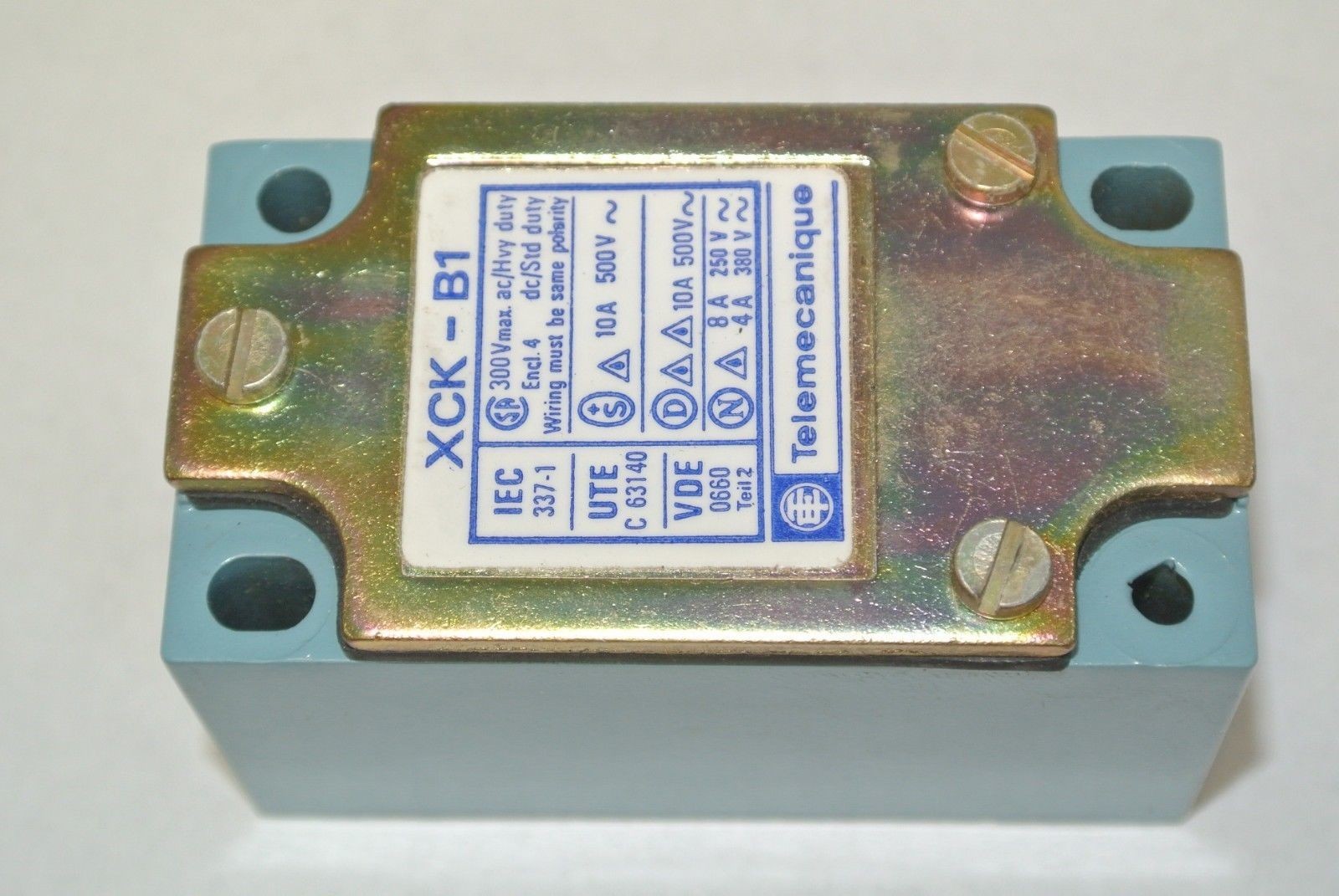 TELEMECANIQUE XCK-B1 LIMIT SWITCH BODY – 300VAC MAX HEAVY DUTY – NEW SURPLUS