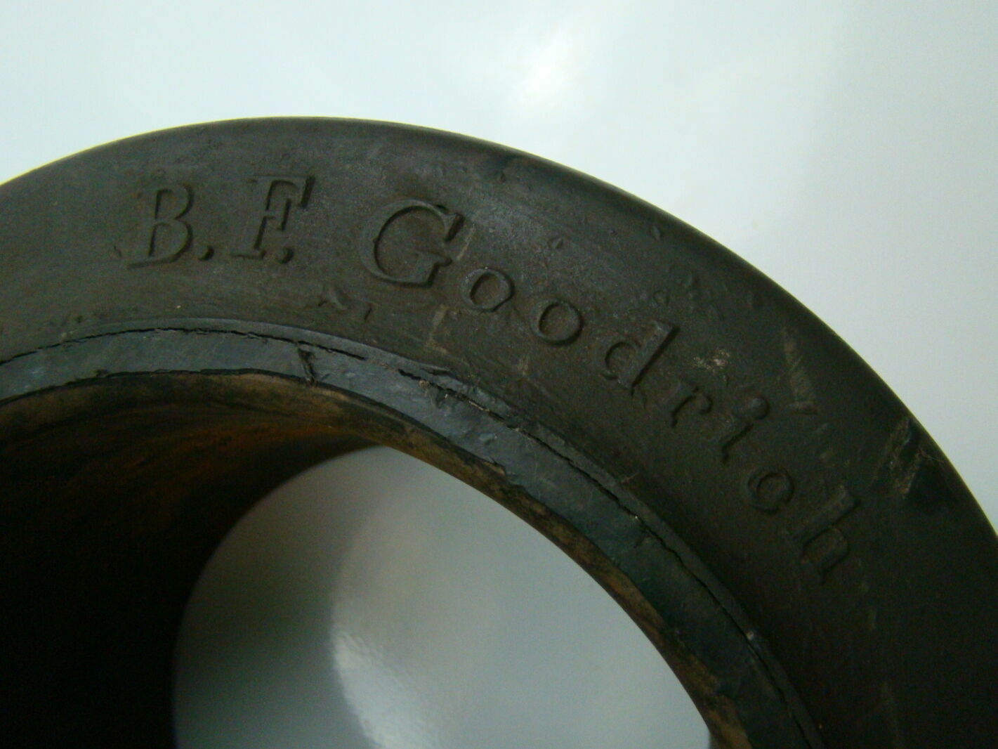 B.F. Goodrich 10″ x 6″x 6-1/4″ Solid Flat Tread Tire T17-150