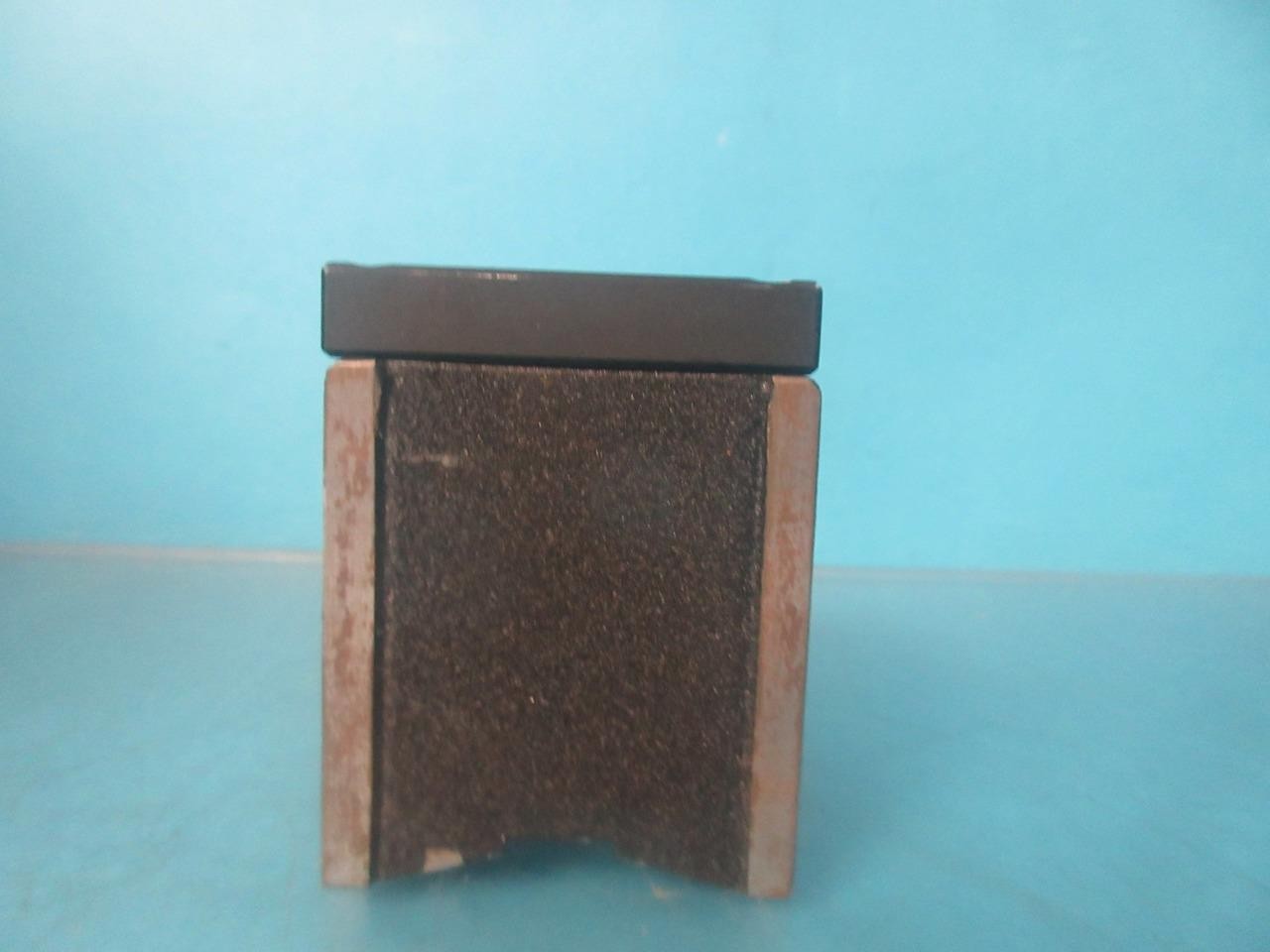 EDMUND INUSTRIAL OPTICS SQUARE MAGNETIC BASE WITH ON/ OFF SWITCH
