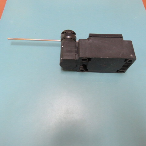 AUTOMATION DIRECT ABP2H71Z11 Qty of 1 per Lot LIMIT SWITCH