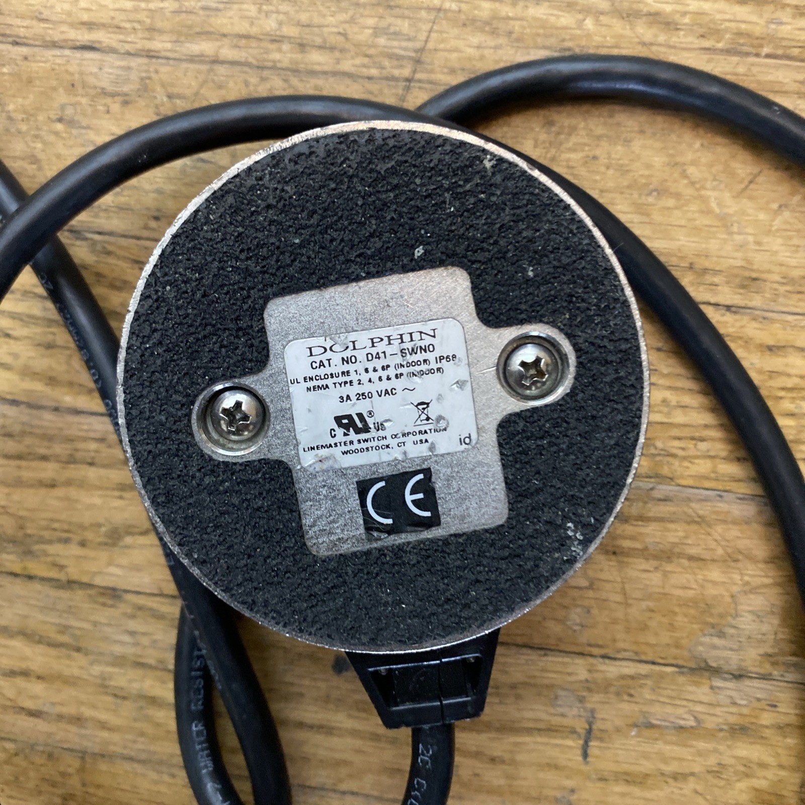 LINEMASTER Dolphin D41-SWNO Foot Switch