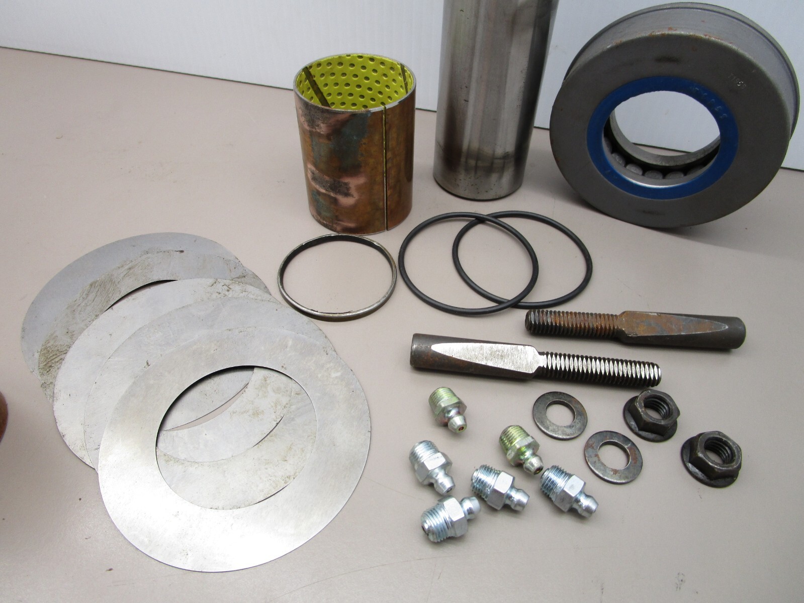 Spicer 29306A Steering Kingpin and Parts 1.86″ x 10.75″ T195S V3911