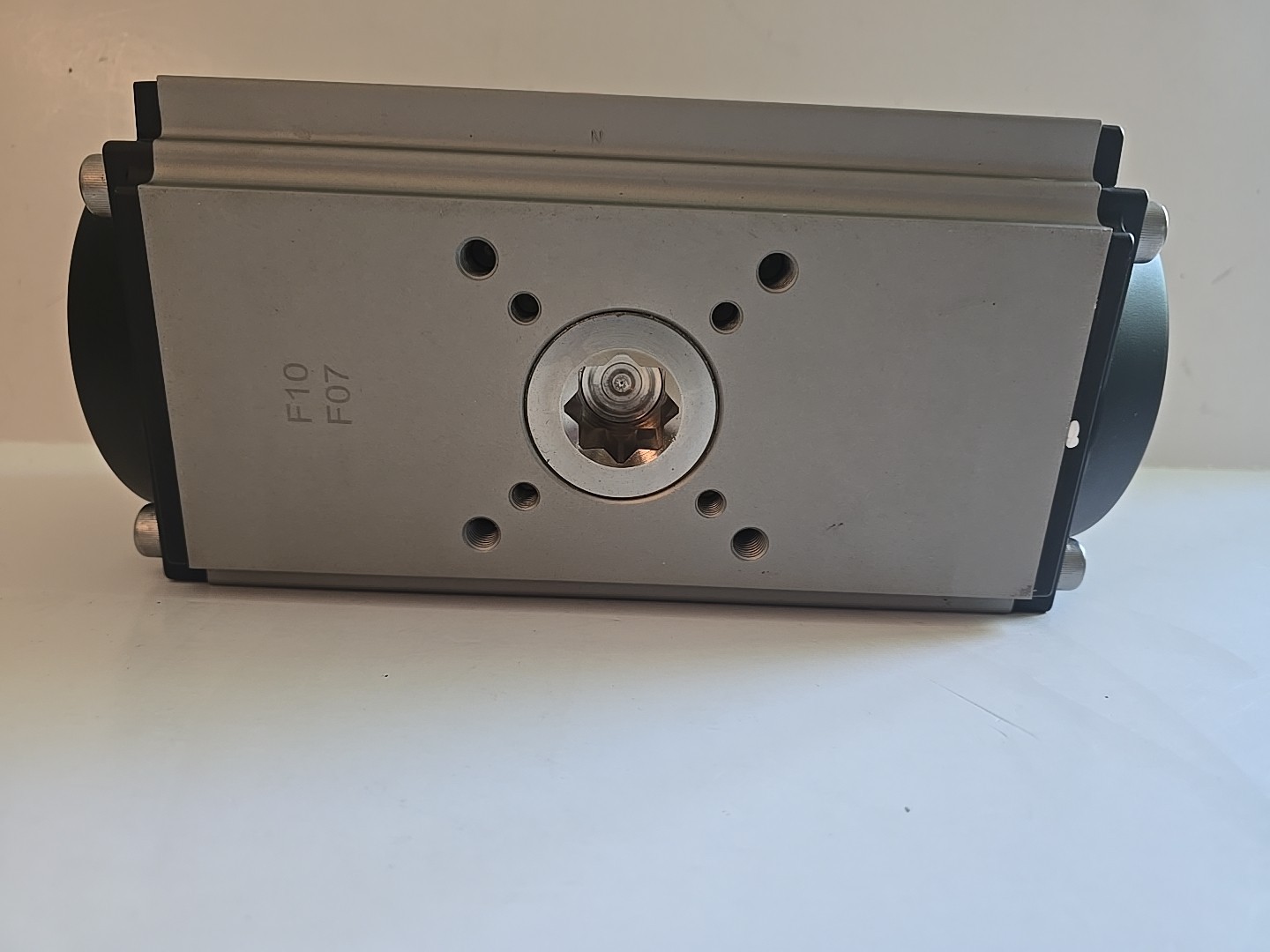 AVCO CSR105V-12 35-150 PSIg Operating Temp -5°c To 190°F. Standard Stroke 90°