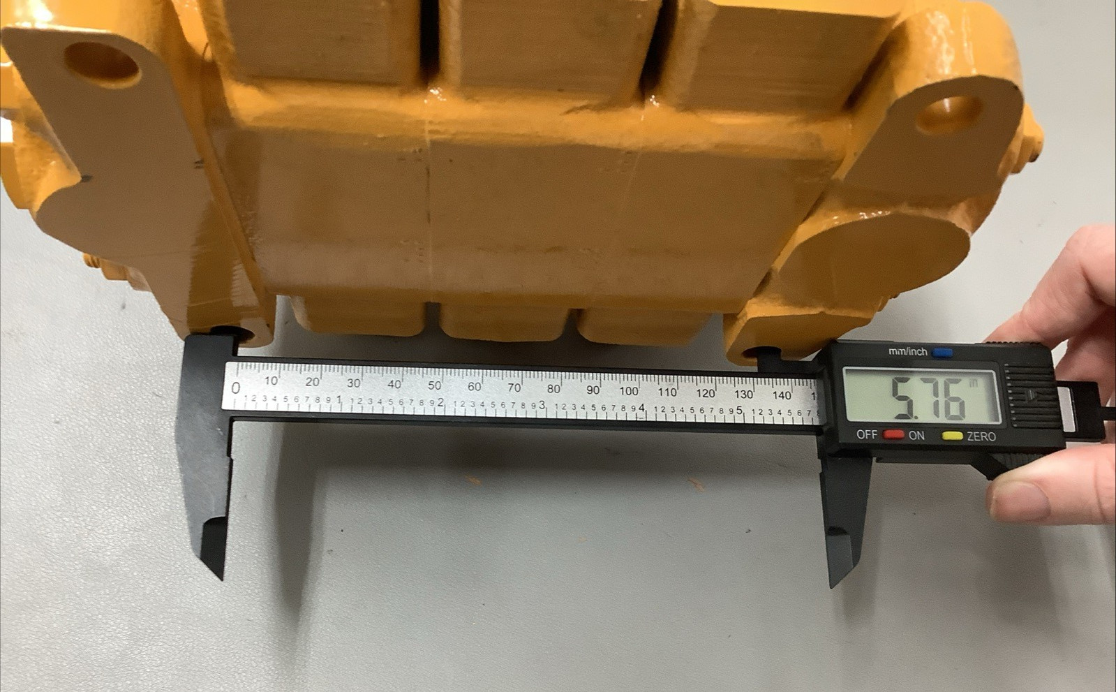 Doosan A155361 3-Spool Hydraulic Control Valve Assembly (r31)