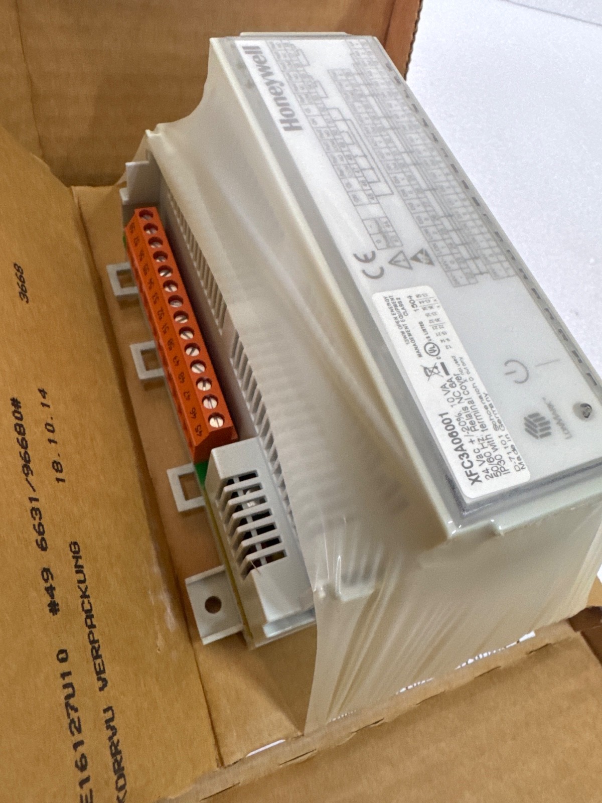 HONEYWELL XFC3A06001 EXCEL SMART I/O WITH 4DI,4Rel,4NTC 20k,2AO 24 Vac